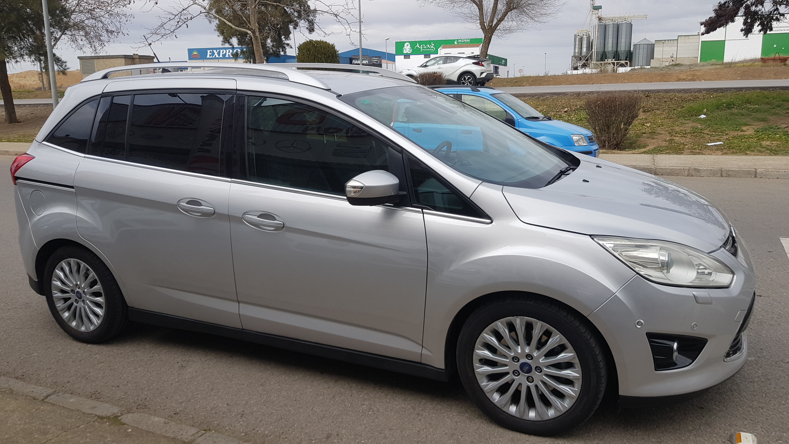 Ford Grand C-Max 1.6 Tdci 115 cv 7plazas: Catálogo de AUTOMOVILES MORAUTO SL Ford Grand C-Max 1.6 Tdci 115 cv 7plazas: Catálogo de AUTOMOVILES MORAUTO SL