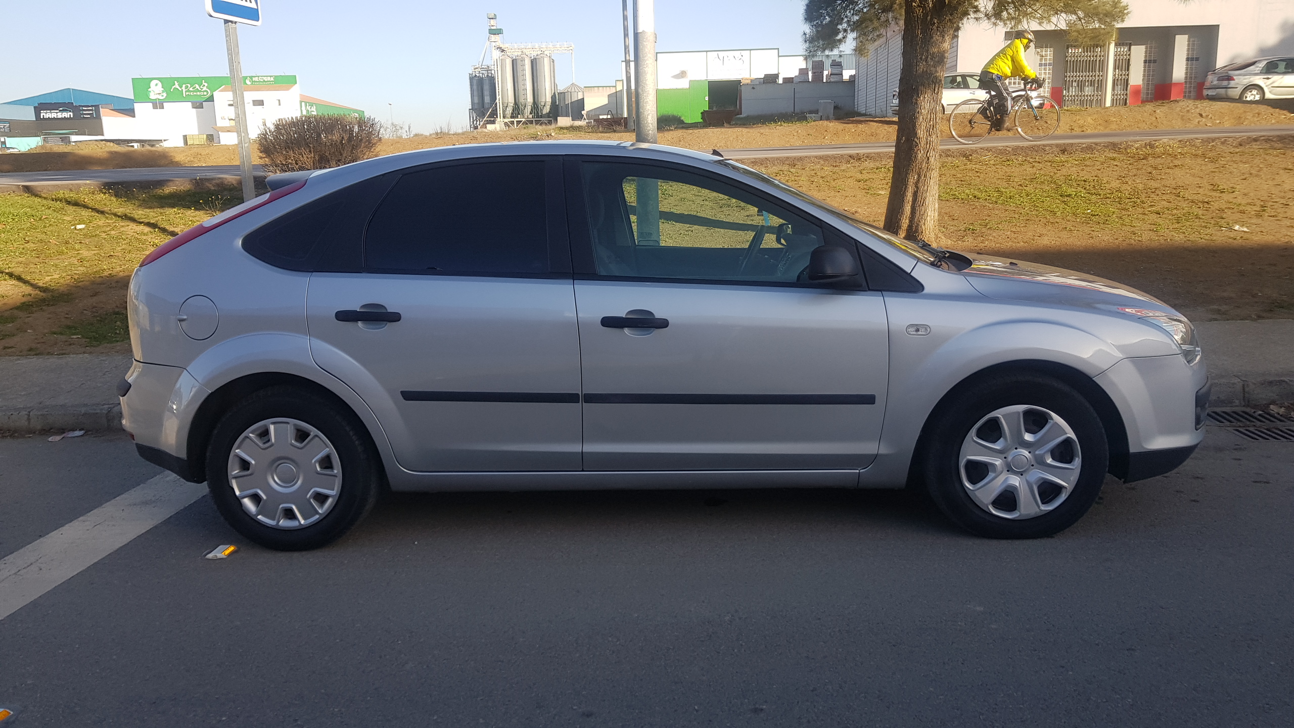 Ford Focus 1.6 tdci 90cv: Catálogo de AUTOMOVILES MORAUTO SL Ford Focus 1.6 tdci 90cv: Catálogo de AUTOMOVILES MORAUTO SL