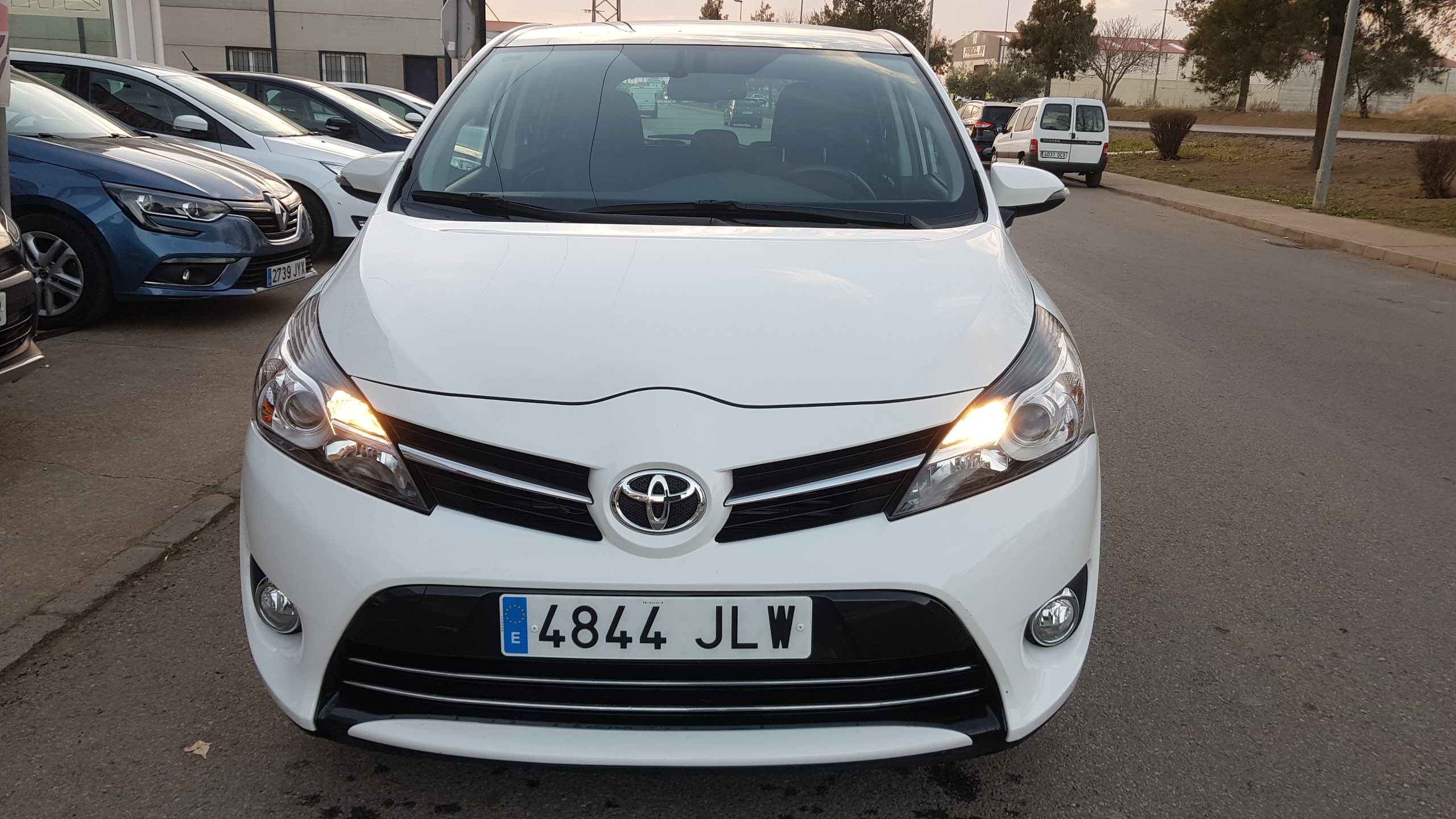 TOYOTA - VERSO 1.6D 115D ADVANCE 7PL.: Catálogo de AUTOMOVILES MORAUTO SL TOYOTA - VERSO 1.6D 115D ADVANCE 7PL.: Catálogo de AUTOMOVILES MORAUTO SL