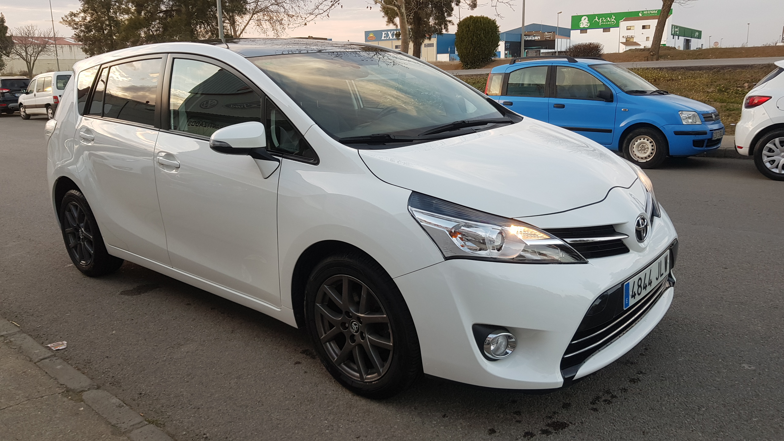 TOYOTA - VERSO 1.6D 115D ADVANCE 7PL.: Catálogo de AUTOMOVILES MORAUTO SL TOYOTA - VERSO 1.6D 115D ADVANCE 7PL.: Catálogo de AUTOMOVILES MORAUTO SL