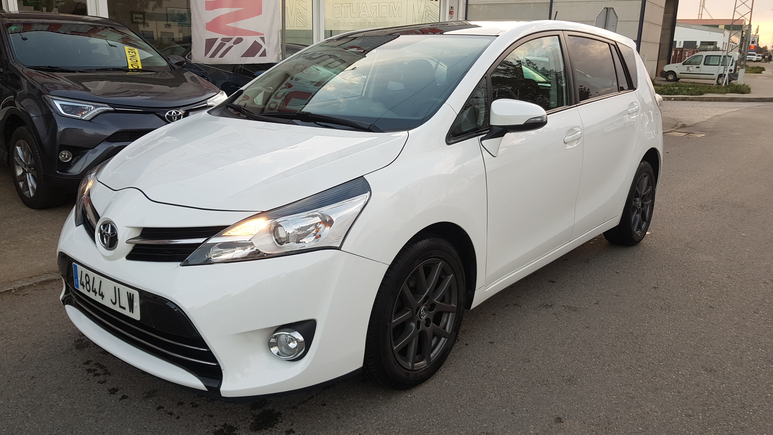 TOYOTA - VERSO 1.6D 115D ADVANCE 7PL.: Catálogo de AUTOMOVILES MORAUTO SL TOYOTA - VERSO 1.6D 115D ADVANCE 7PL.: Catálogo de AUTOMOVILES MORAUTO SL