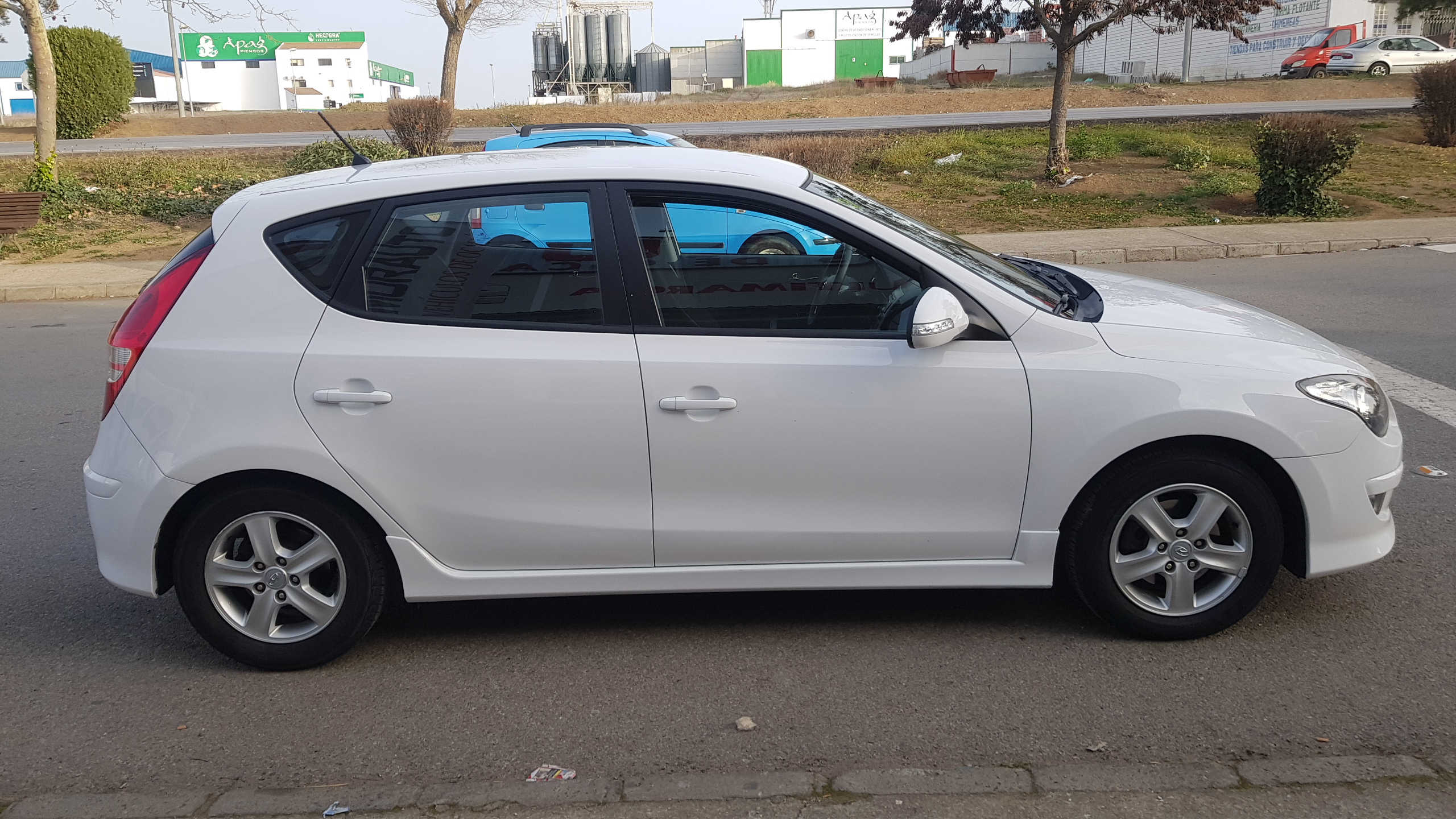 HYUNDAI i30 1.6 CRDi VGT 90 Comfort: Catálogo de AUTOMOVILES MORAUTO SL HYUNDAI i30 1.6 CRDi VGT 90 Comfort: Catálogo de AUTOMOVILES MORAUTO SL