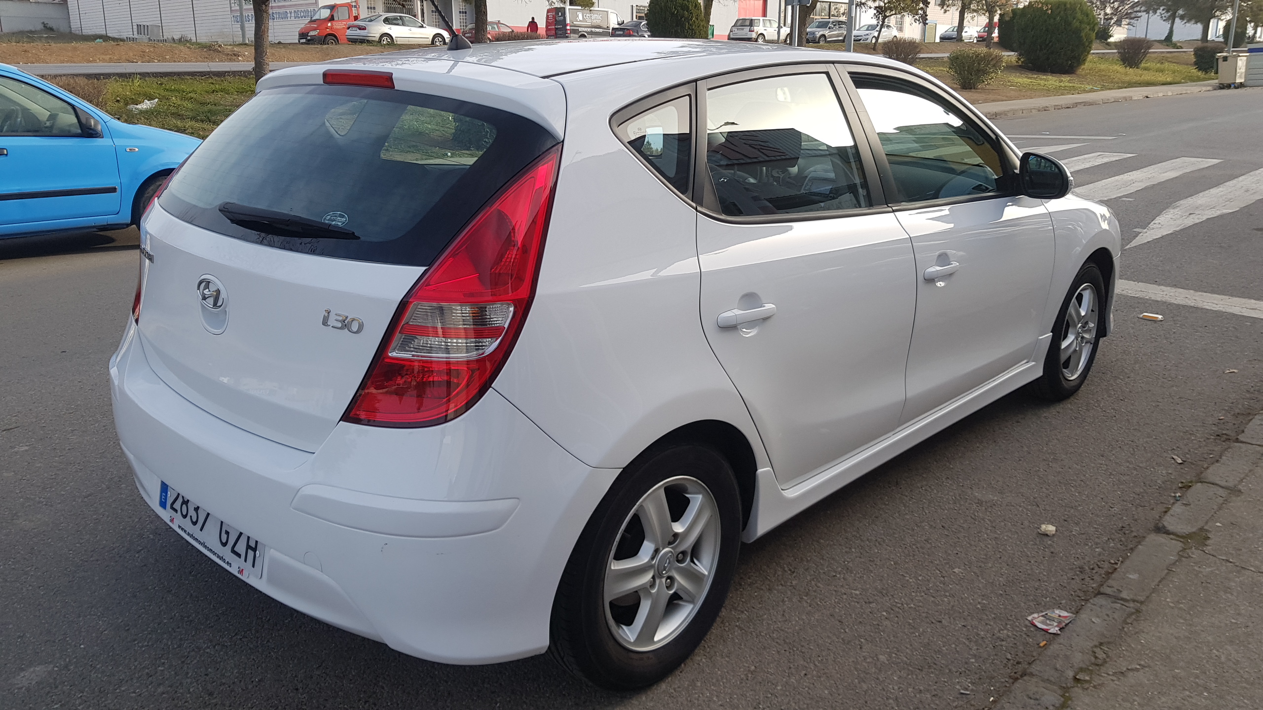 HYUNDAI i30 1.6 CRDi VGT 90 Comfort: Catálogo de AUTOMOVILES MORAUTO SL HYUNDAI i30 1.6 CRDi VGT 90 Comfort: Catálogo de AUTOMOVILES MORAUTO SL