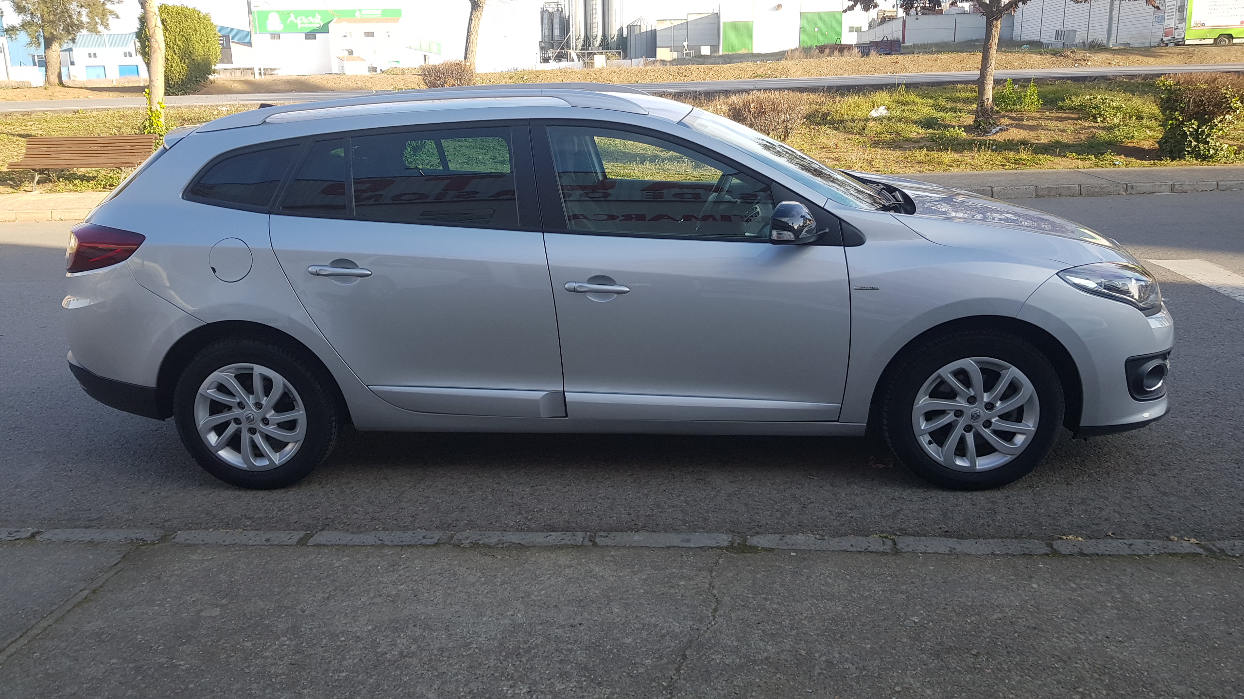 Renault Megane Sport Tourer 1.5 Dci Limited: Catálogo de AUTOMOVILES MORAUTO SL Renault Megane Sport Tourer 1.5 Dci Limited: Catálogo de AUTOMOVILES MORAUTO SL