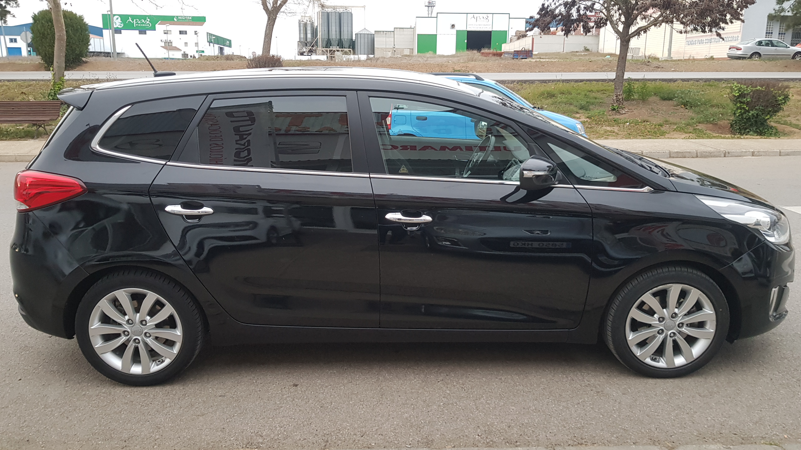 Kia Carens 1.7 CRDi VGT 136cv Emotion EcoDynam 7pl: Catálogo de AUTOMOVILES MORAUTO SL Kia Carens 1.7 CRDi VGT 136cv Emotion EcoDynam 7pl: Catálogo de AUTOMOVILES MORAUTO SL