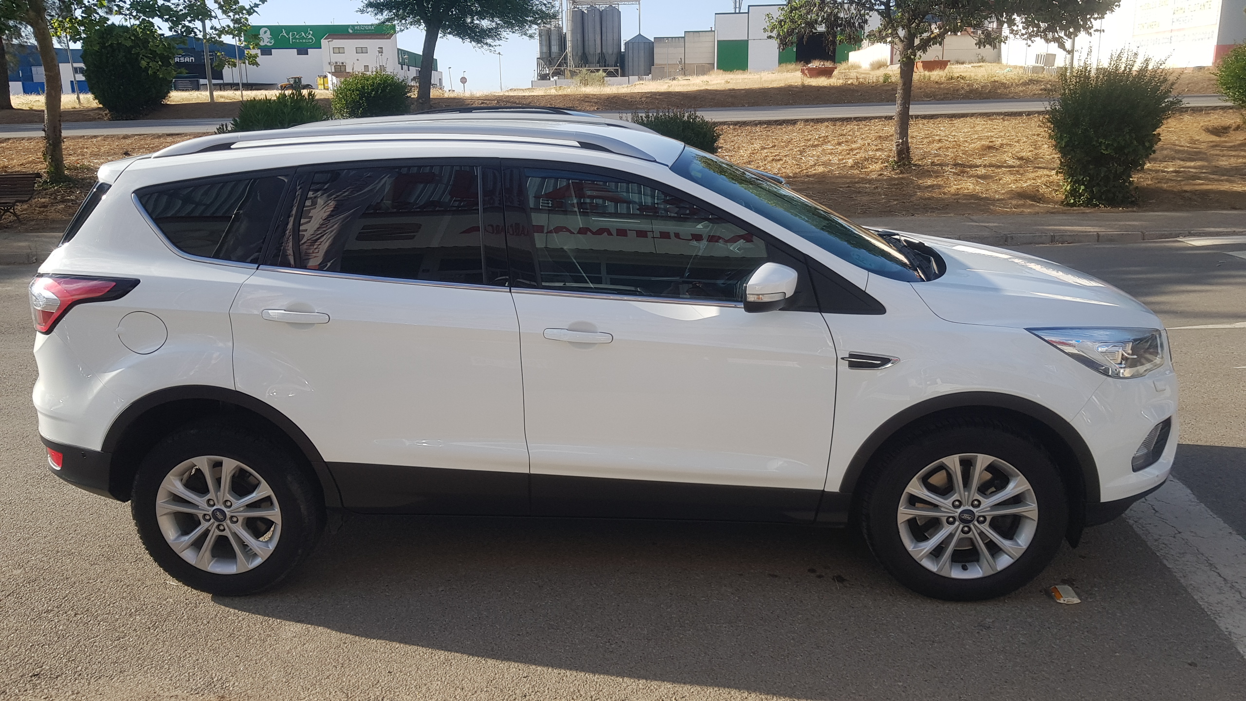 FORD Kuga 2.0 TDCi 110kW 4x2 ASS Titanium: Catálogo de AUTOMOVILES MORAUTO SL FORD Kuga 2.0 TDCi 110kW 4x2 ASS Titanium: Catálogo de AUTOMOVILES MORAUTO SL