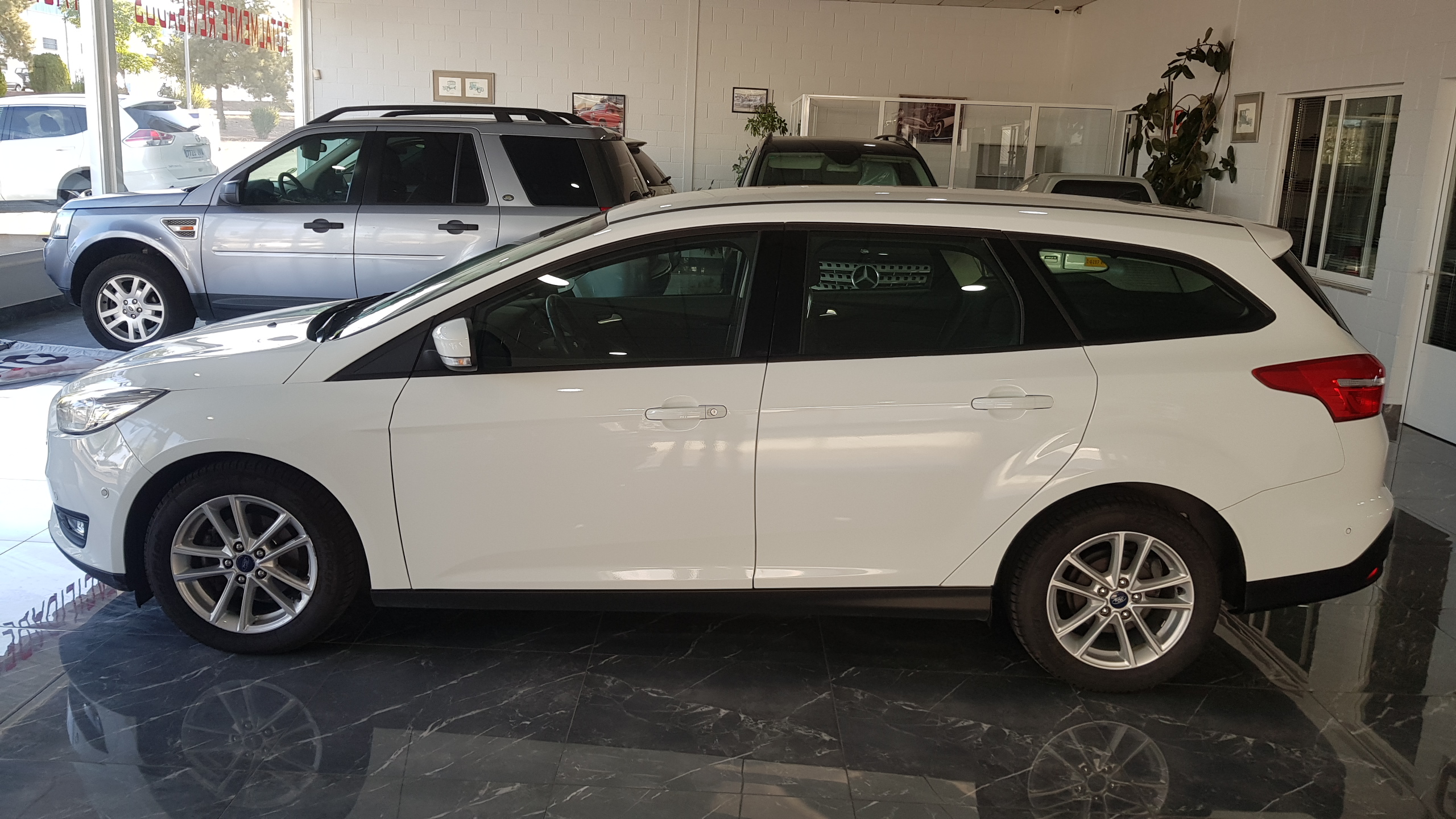 FORD Focus 1.5 TDCi E6 70kW Business Sportbreak: Catálogo de AUTOMOVILES MORAUTO SL FORD Focus 1.5 TDCi E6 70kW Business Sportbreak: Catálogo de AUTOMOVILES MORAUTO SL