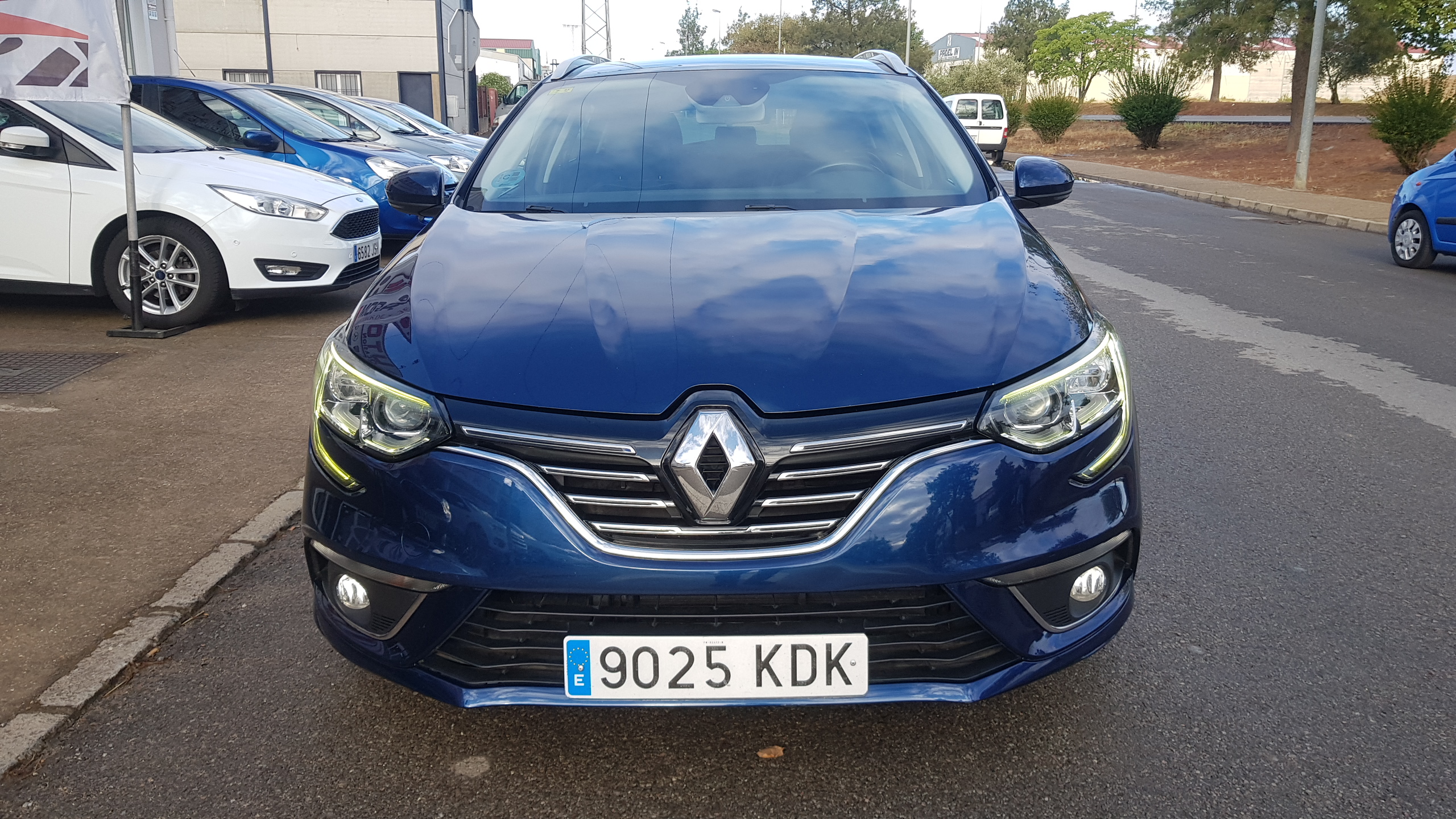 RENAULT Megane Sp. Tourer Zen En. dCi 81kW 110CV: Catálogo de AUTOMOVILES MORAUTO SL RENAULT Megane Sp. Tourer Zen En. dCi 81kW 110CV: Catálogo de AUTOMOVILES MORAUTO SL