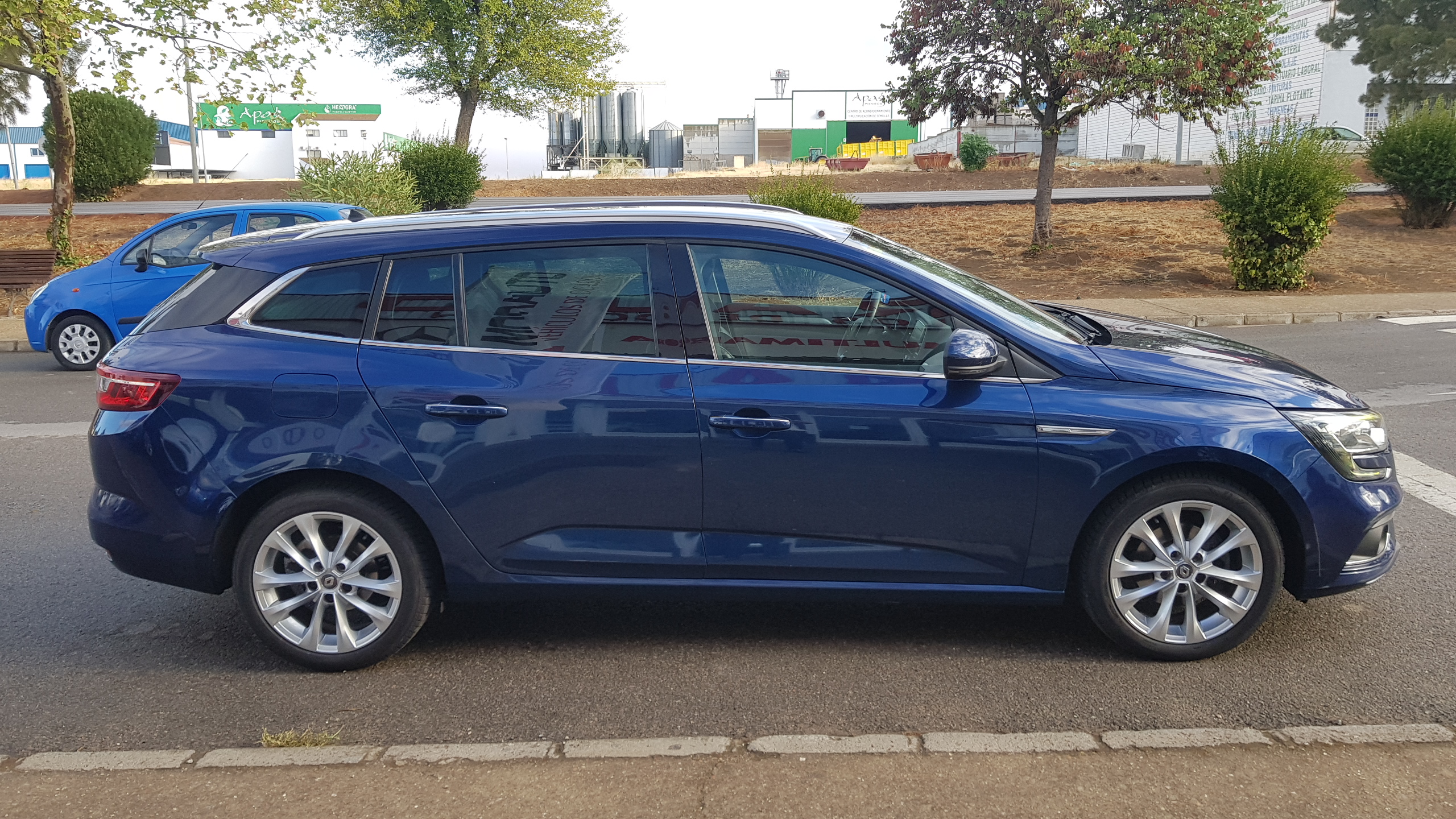 RENAULT Megane Sp. Tourer Zen En. dCi 81kW 110CV: Catálogo de AUTOMOVILES MORAUTO SL RENAULT Megane Sp. Tourer Zen En. dCi 81kW 110CV: Catálogo de AUTOMOVILES MORAUTO SL