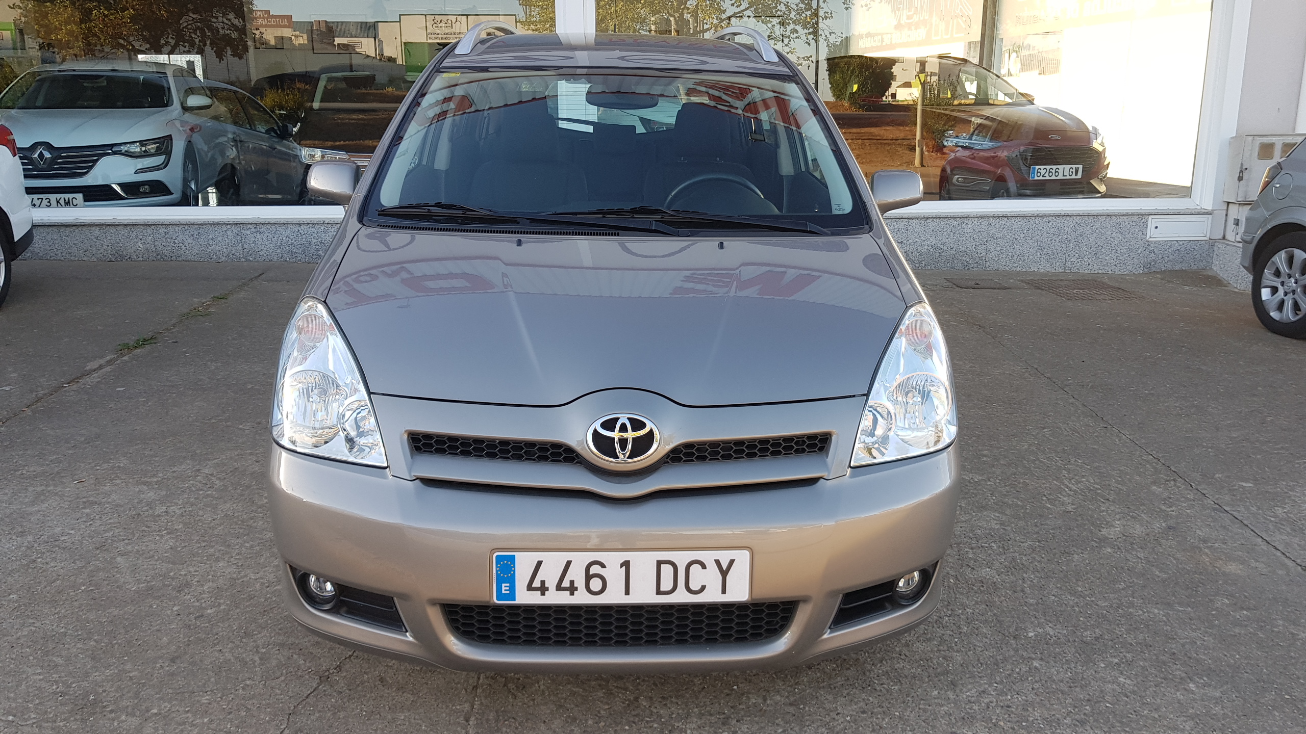 TOYOTA Corolla Verso 2.0 D4D Sol: Catálogo de AUTOMOVILES MORAUTO SL TOYOTA Corolla Verso 2.0 D4D Sol: Catálogo de AUTOMOVILES MORAUTO SL