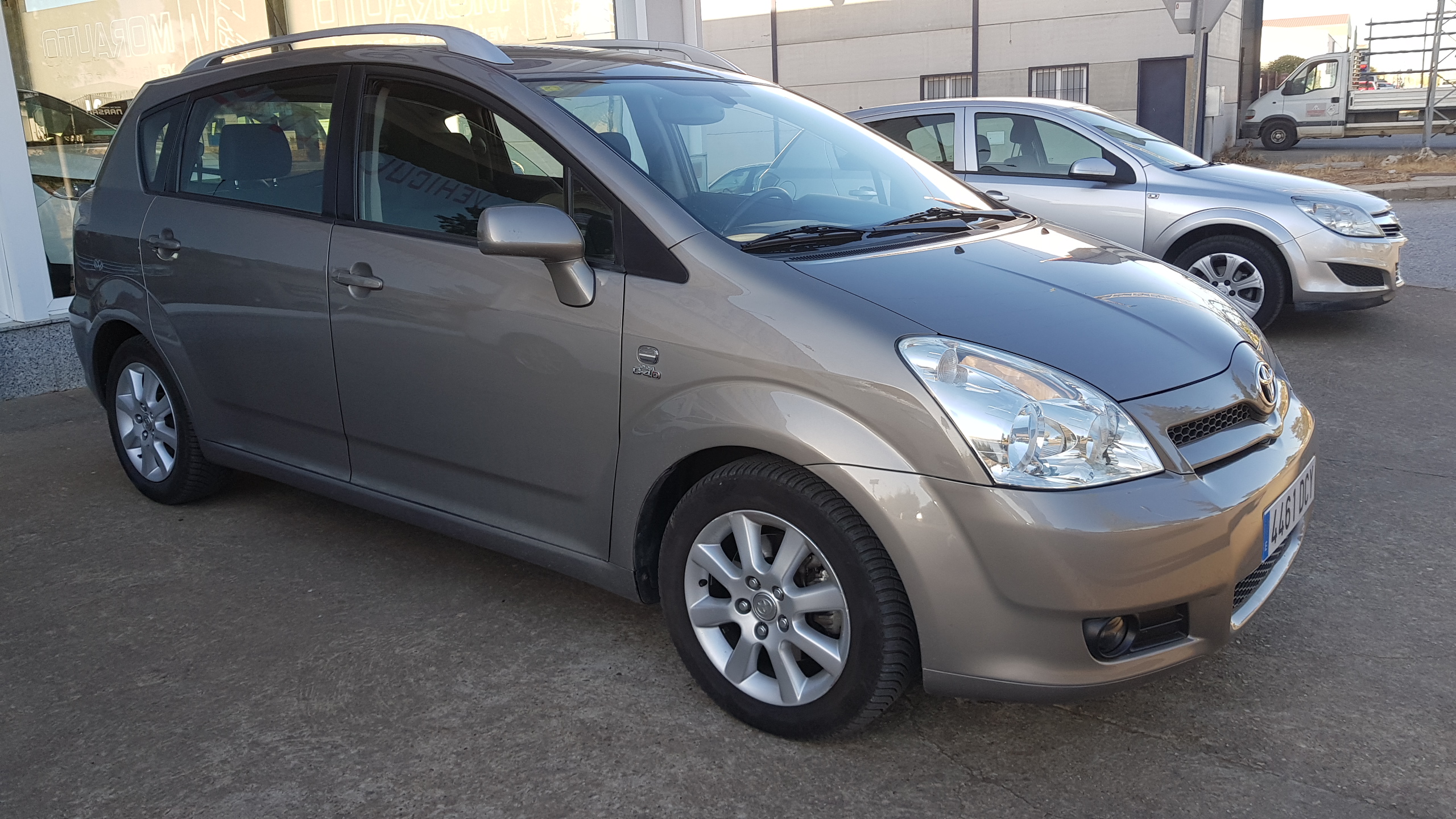 TOYOTA Corolla Verso 2.0 D4D Sol: Catálogo de AUTOMOVILES MORAUTO SL TOYOTA Corolla Verso 2.0 D4D Sol: Catálogo de AUTOMOVILES MORAUTO SL