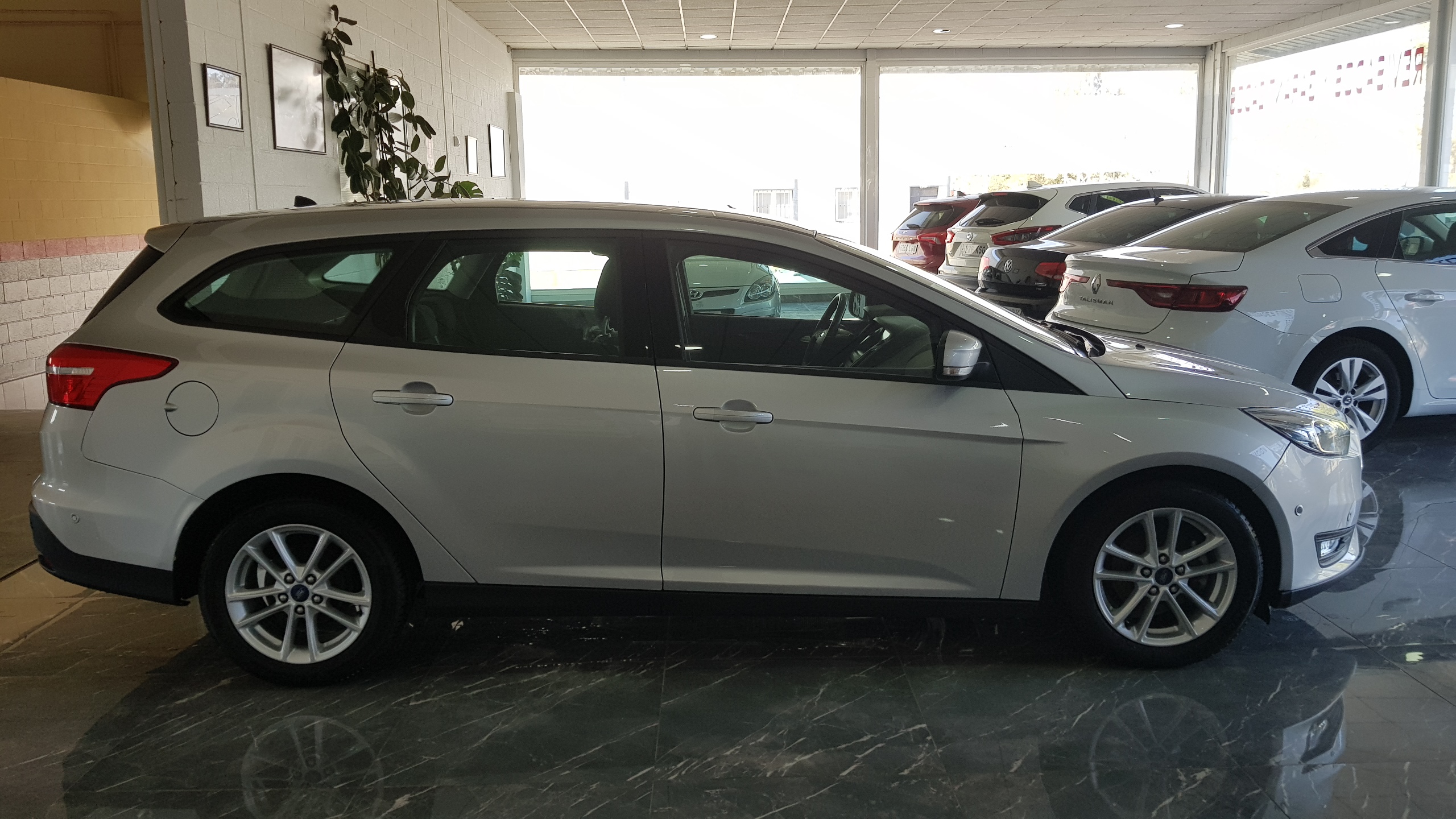 FORD Focus 1.5 TDCi E6 70kW Business Sportbreak: Catálogo de AUTOMOVILES MORAUTO SL FORD Focus 1.5 TDCi E6 70kW Business Sportbreak: Catálogo de AUTOMOVILES MORAUTO SL