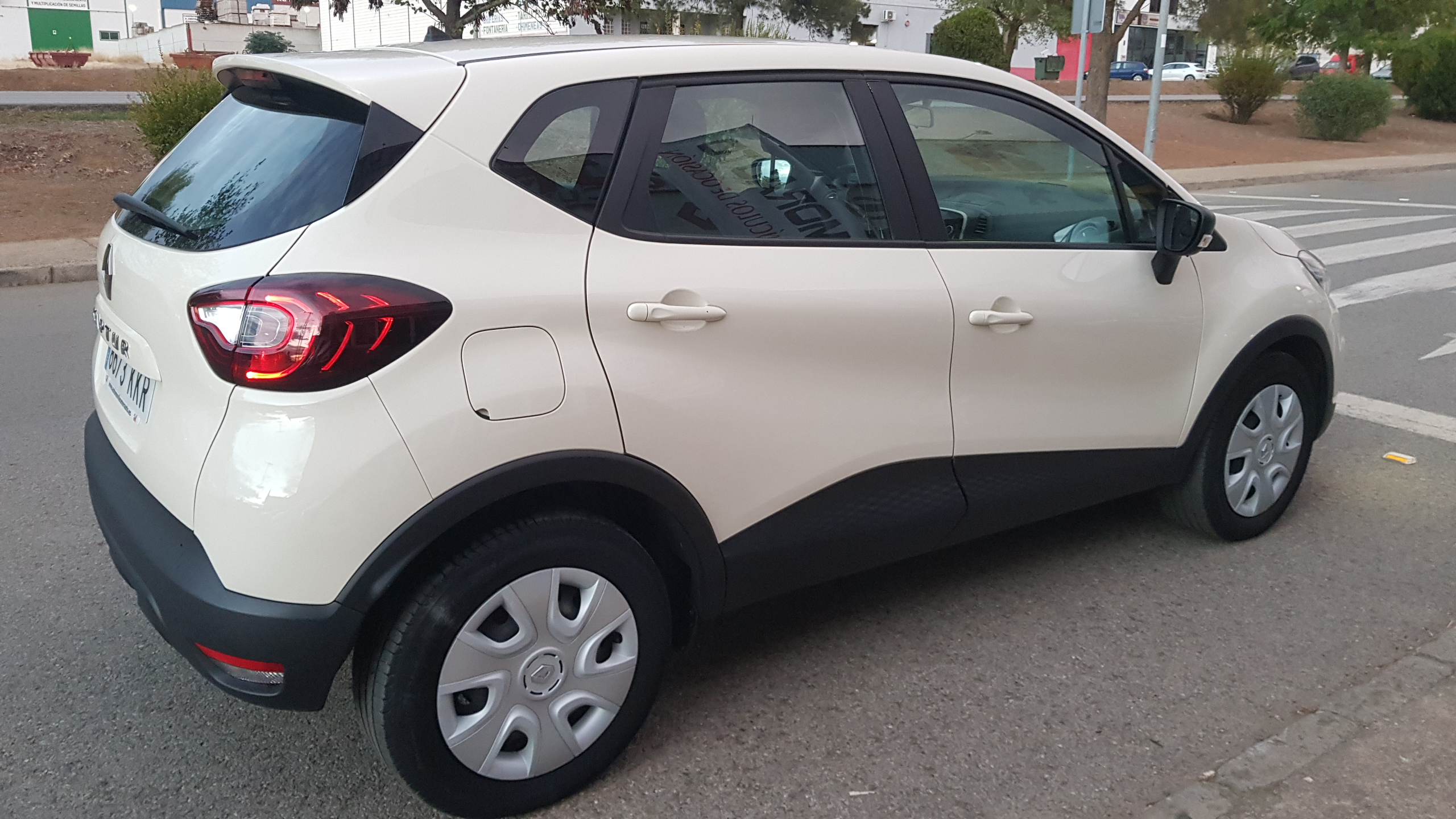 RENAULT Captur Life dCi 66kW 90CV 18: Catálogo de AUTOMOVILES MORAUTO SL RENAULT Captur Life dCi 66kW 90CV 18: Catálogo de AUTOMOVILES MORAUTO SL