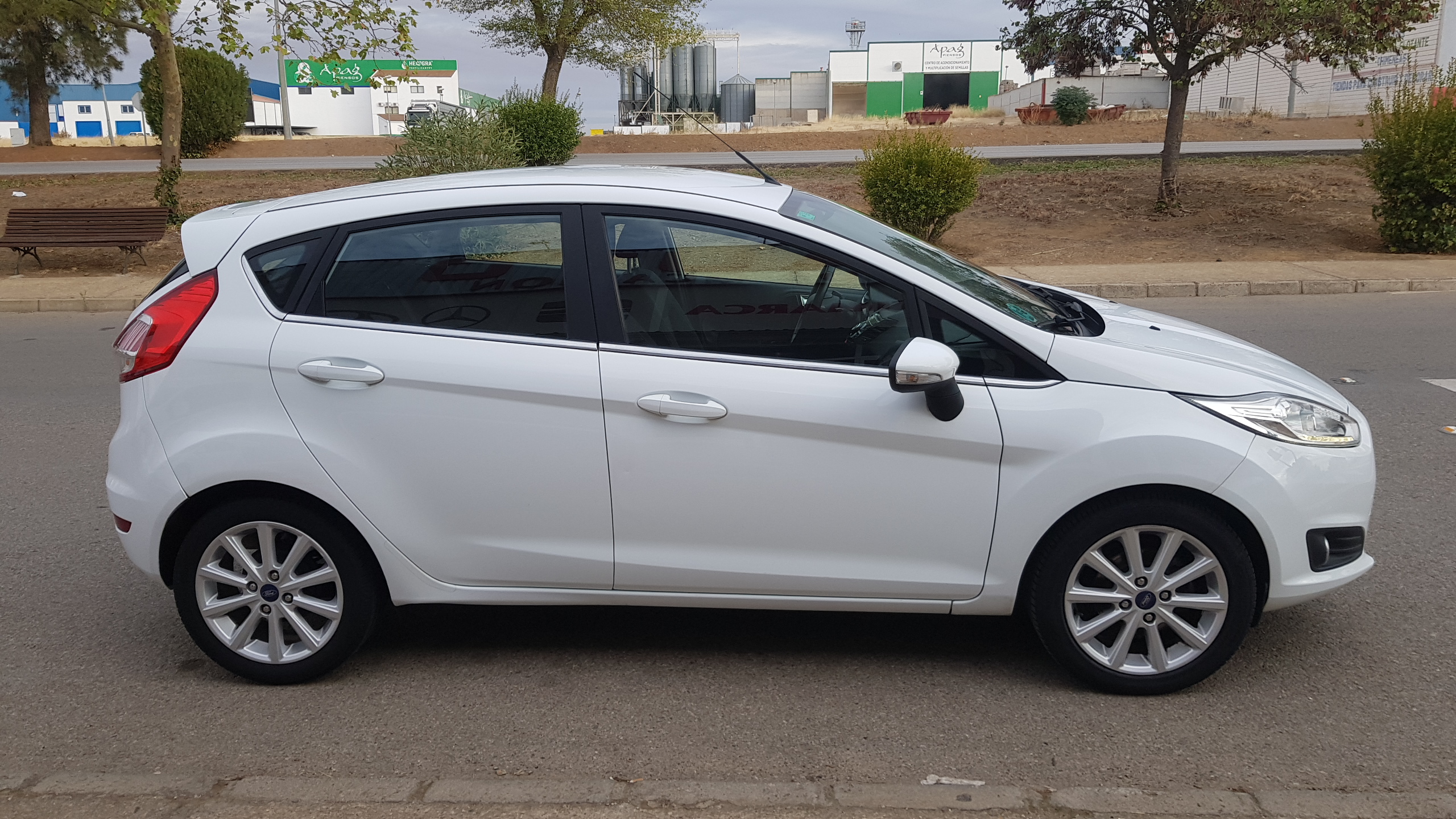 FORD Fiesta 1.5 TDCi 95cv Titanium 5p: Catálogo de AUTOMOVILES MORAUTO SL FORD Fiesta 1.5 TDCi 95cv Titanium 5p: Catálogo de AUTOMOVILES MORAUTO SL