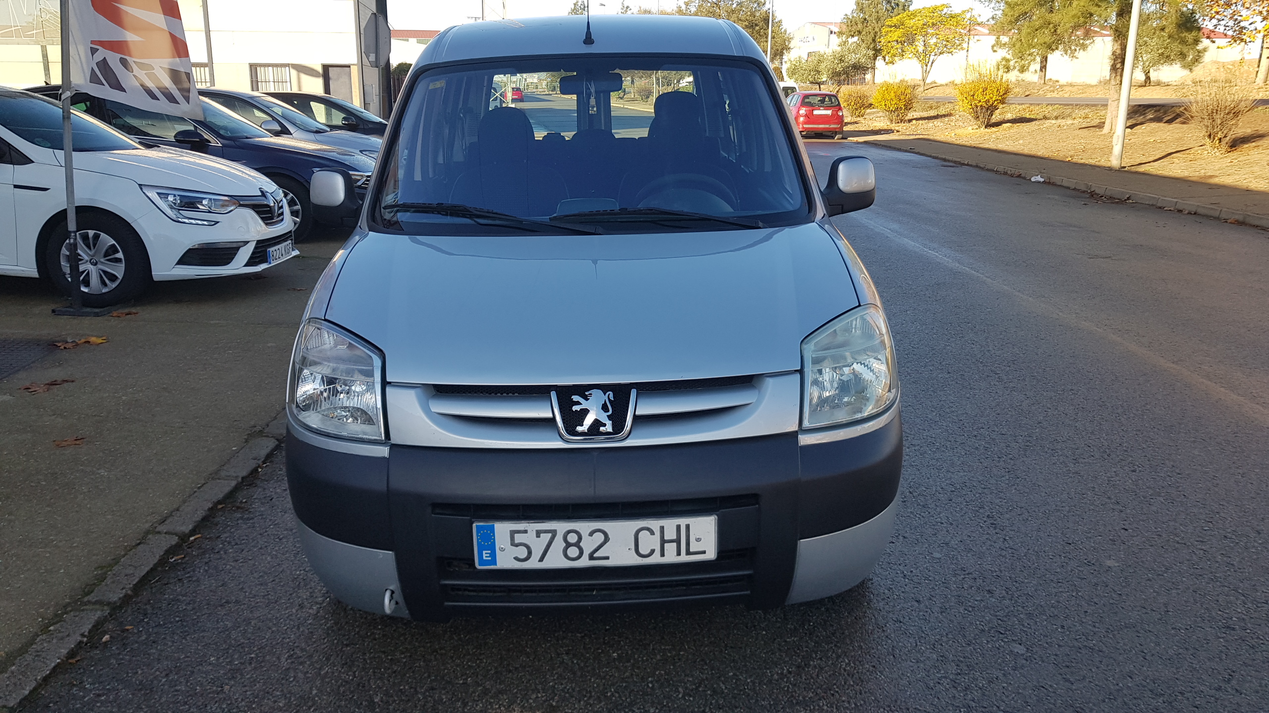 PEUGEOT Partner COMBIESPACE 1.9D: Catálogo de AUTOMOVILES MORAUTO SL PEUGEOT Partner COMBIESPACE 1.9D: Catálogo de AUTOMOVILES MORAUTO SL