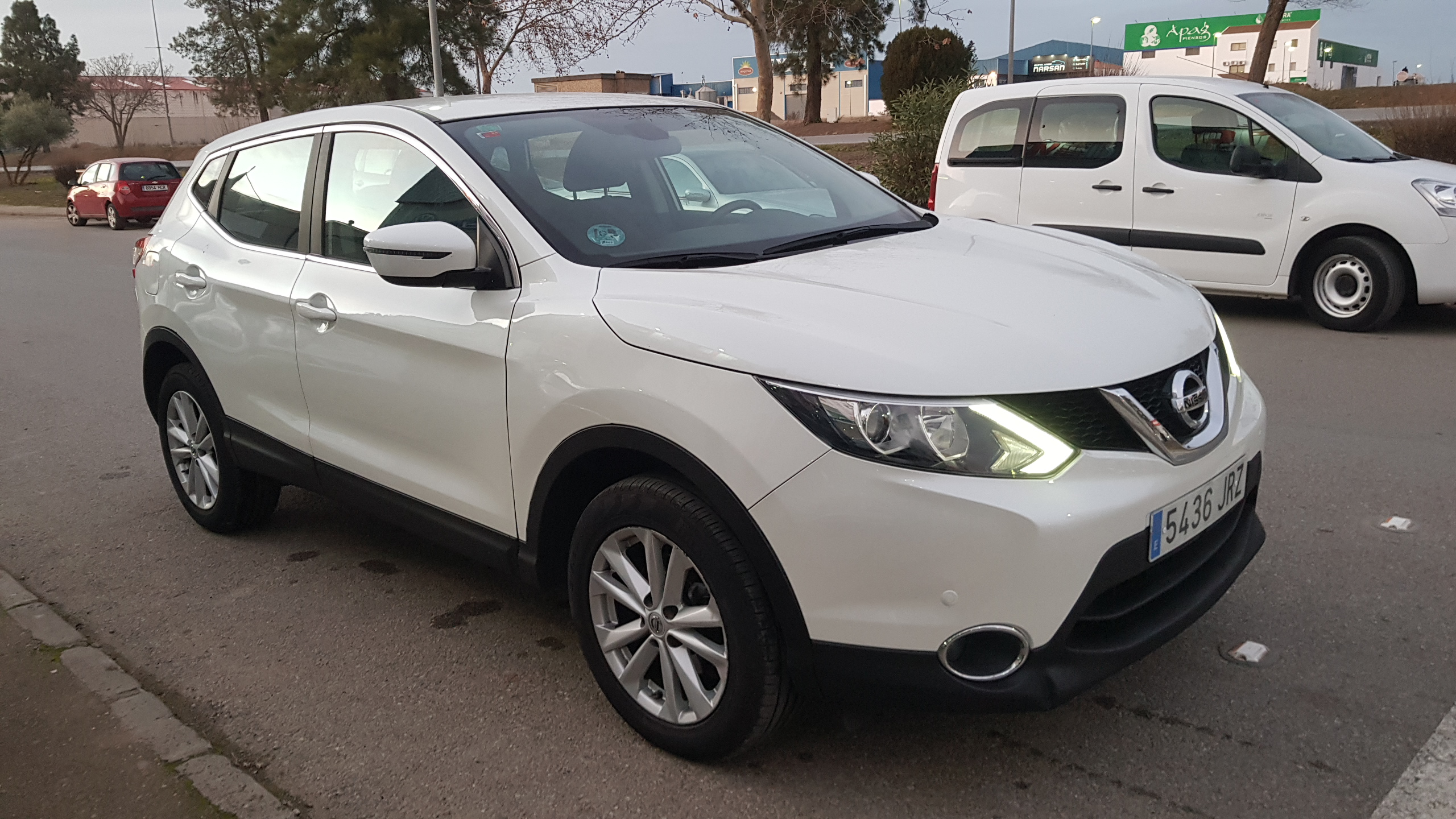 NISSAN QASHQAI 1.5dCi ACENTA 4x2: Catálogo de AUTOMOVILES MORAUTO SL NISSAN QASHQAI 1.5dCi ACENTA 4x2: Catálogo de AUTOMOVILES MORAUTO SL