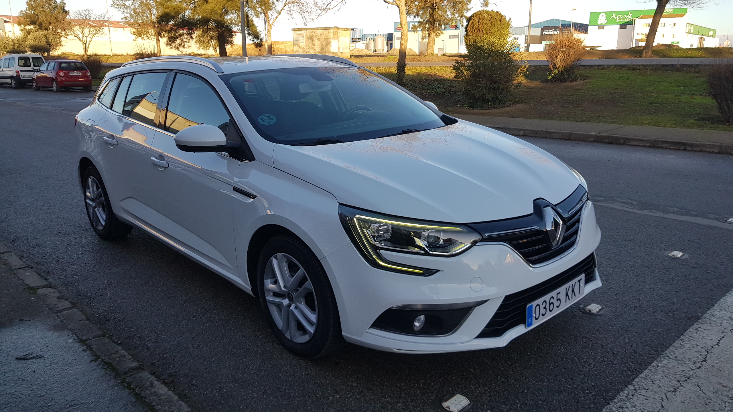RENAULT Megane Sp. Tourer Business En. dCi 81kW 110CV: Catálogo de AUTOMOVILES MORAUTO SL RENAULT Megane Sp. Tourer Business En. dCi 81kW 110CV: Catálogo de AUTOMOVILES MORAUTO SL