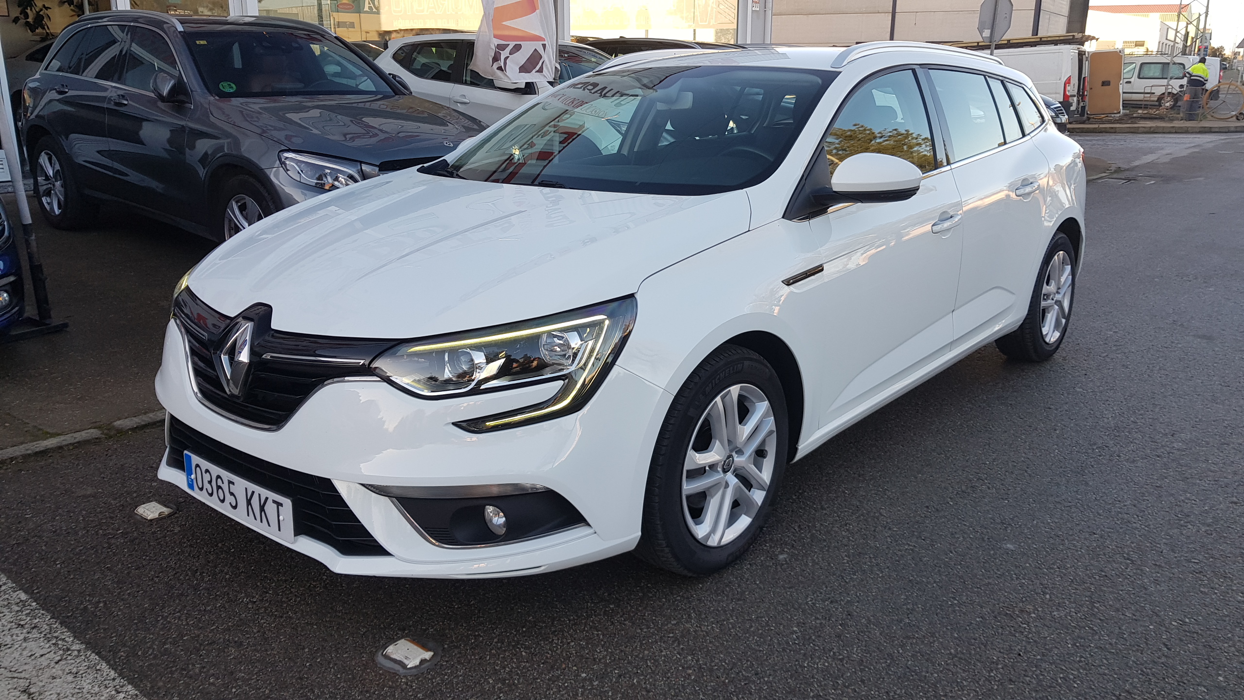 RENAULT Megane Sp. Tourer Business En. dCi 81kW 110CV: Catálogo de AUTOMOVILES MORAUTO SL RENAULT Megane Sp. Tourer Business En. dCi 81kW 110CV: Catálogo de AUTOMOVILES MORAUTO SL