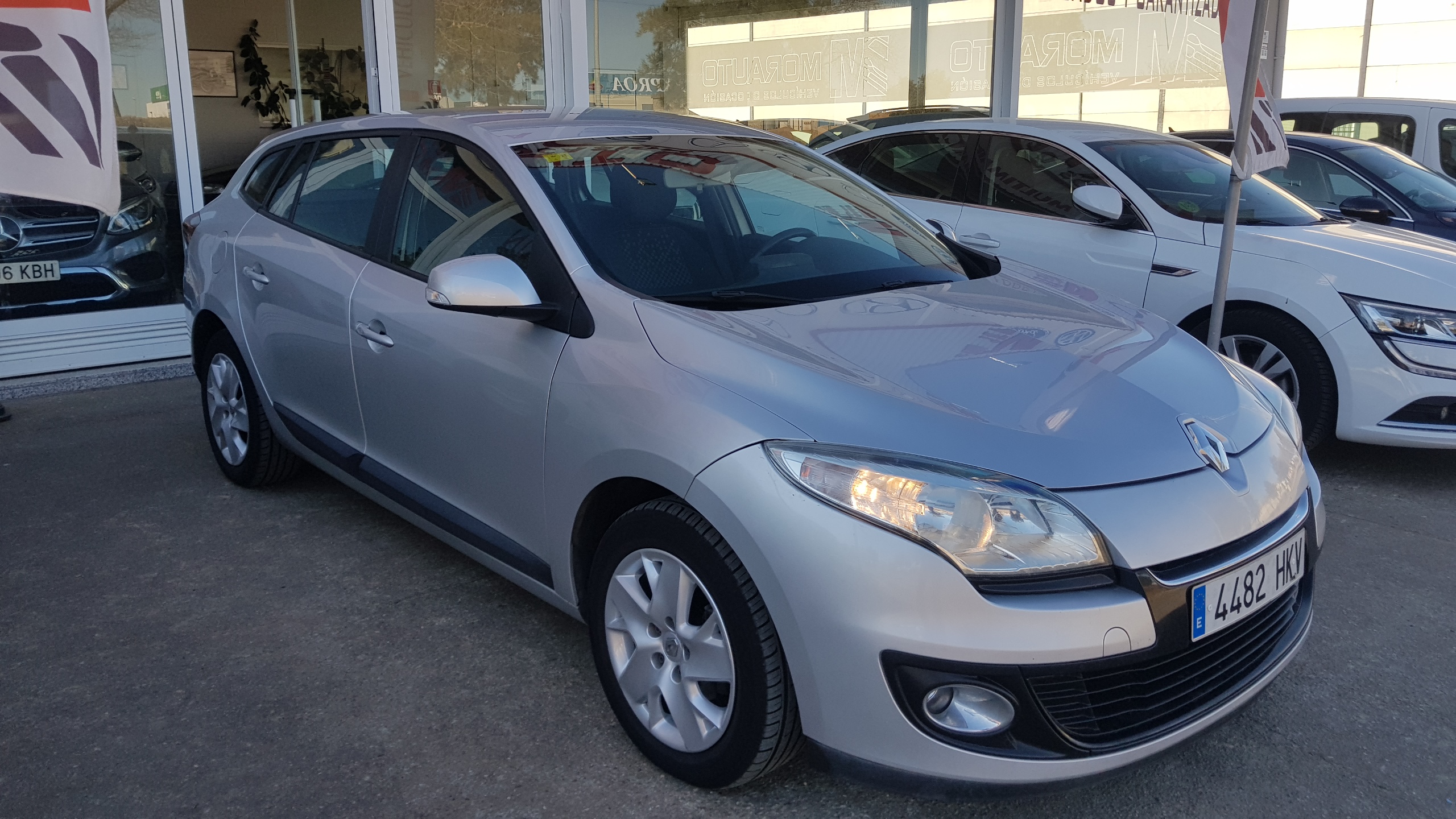 RENAULT Megane Sport Tourer Business dCi 90 eco2: Catálogo de AUTOMOVILES MORAUTO SL RENAULT Megane Sport Tourer Business dCi 90 eco2: Catálogo de AUTOMOVILES MORAUTO SL