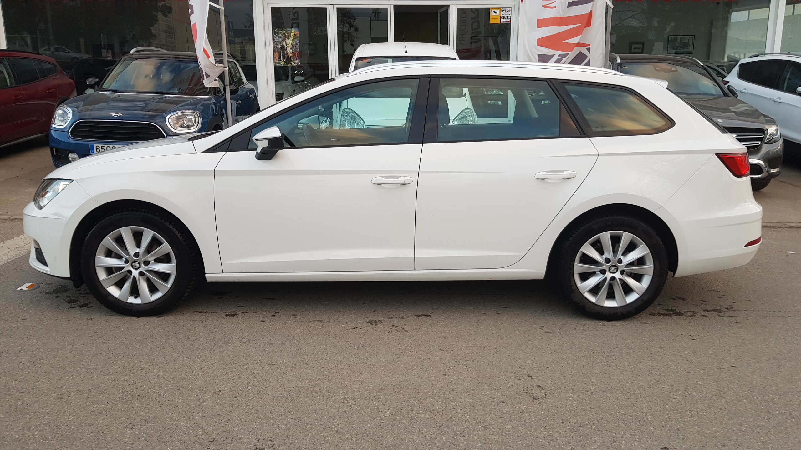 SEAT Leon ST 1.6 TDI 85kW 115CV StSp Style: Catálogo de AUTOMOVILES MORAUTO SL SEAT Leon ST 1.6 TDI 85kW 115CV StSp Style: Catálogo de AUTOMOVILES MORAUTO SL