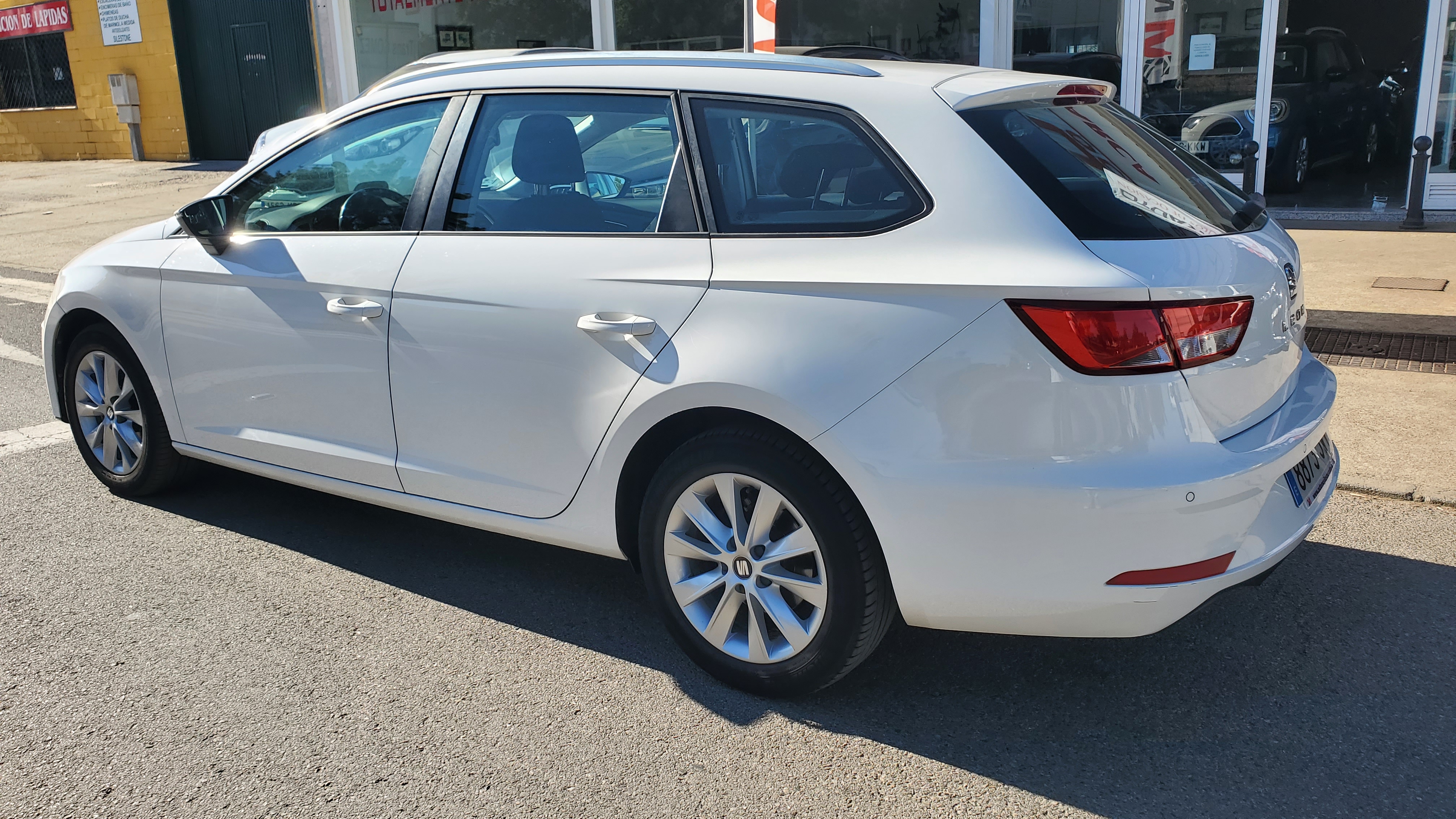 SEAT Leon ST 1.6 TDI 85kW 115CV StSp Style: Catálogo de AUTOMOVILES MORAUTO SL SEAT Leon ST 1.6 TDI 85kW 115CV StSp Style: Catálogo de AUTOMOVILES MORAUTO SL