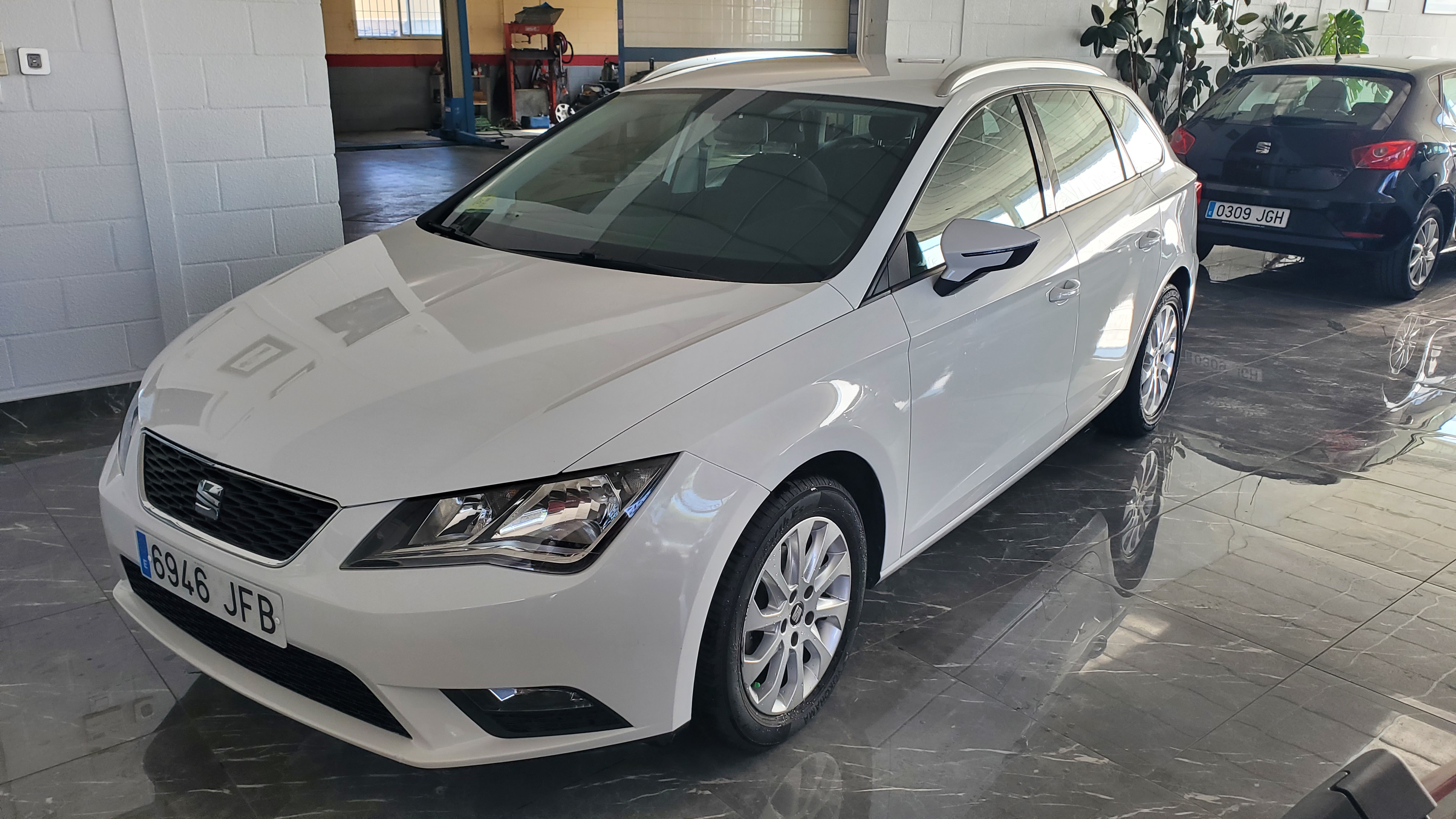 SEAT Leon ST 1.6 TDI 105cv StSp Style: Catálogo de AUTOMOVILES MORAUTO SL SEAT Leon ST 1.6 TDI 105cv StSp Style: Catálogo de AUTOMOVILES MORAUTO SL