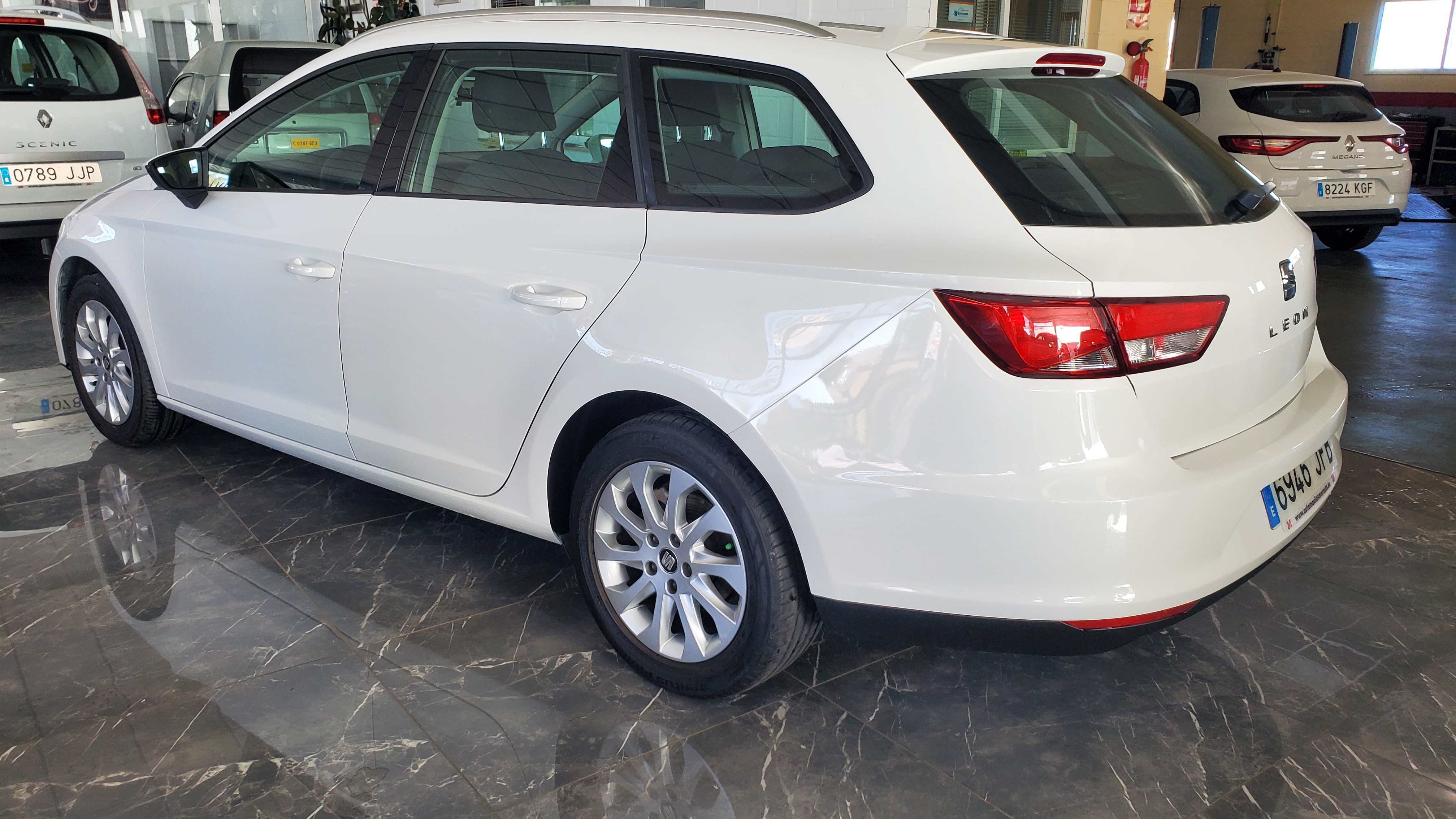SEAT Leon ST 1.6 TDI 105cv StSp Style: Catálogo de AUTOMOVILES MORAUTO SL SEAT Leon ST 1.6 TDI 105cv StSp Style: Catálogo de AUTOMOVILES MORAUTO SL
