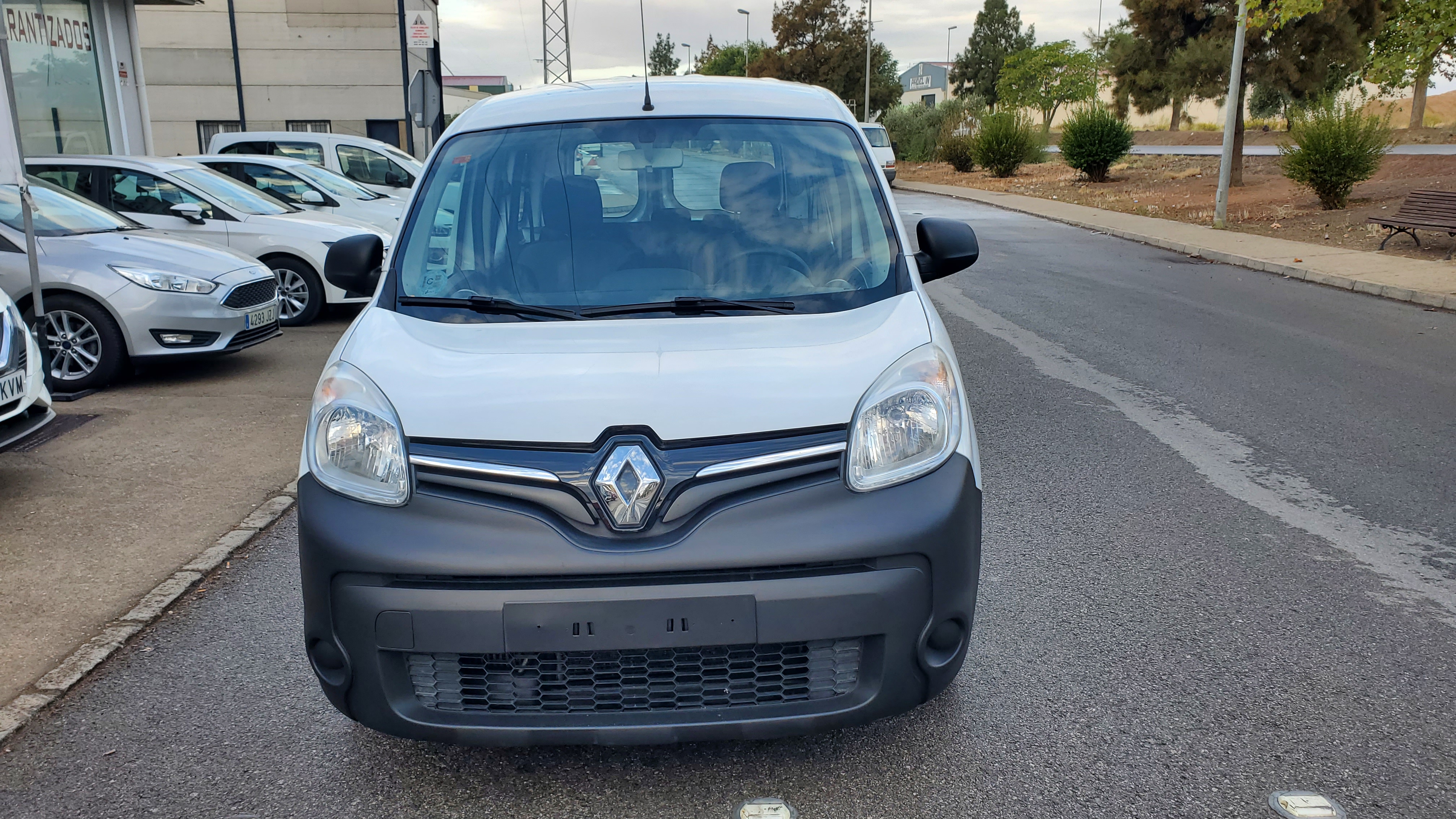 RENAULT Kangoo Combi Profesional M1AF En. dCi 55kW 75CV E6: Catálogo de AUTOMOVILES MORAUTO SL RENAULT Kangoo Combi Profesional M1AF En. dCi 55kW 75CV E6: Catálogo de AUTOMOVILES MORAUTO SL