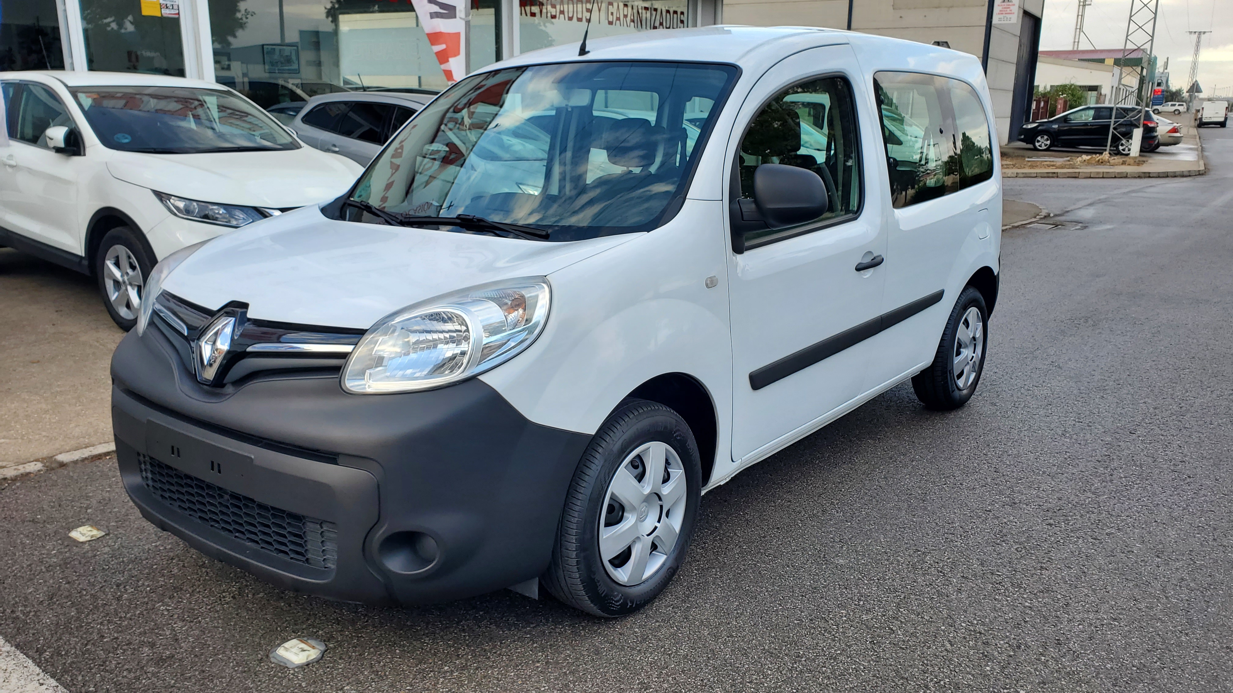 RENAULT Kangoo Combi Profesional M1AF En. dCi 55kW 75CV E6: Catálogo de AUTOMOVILES MORAUTO SL RENAULT Kangoo Combi Profesional M1AF En. dCi 55kW 75CV E6: Catálogo de AUTOMOVILES MORAUTO SL