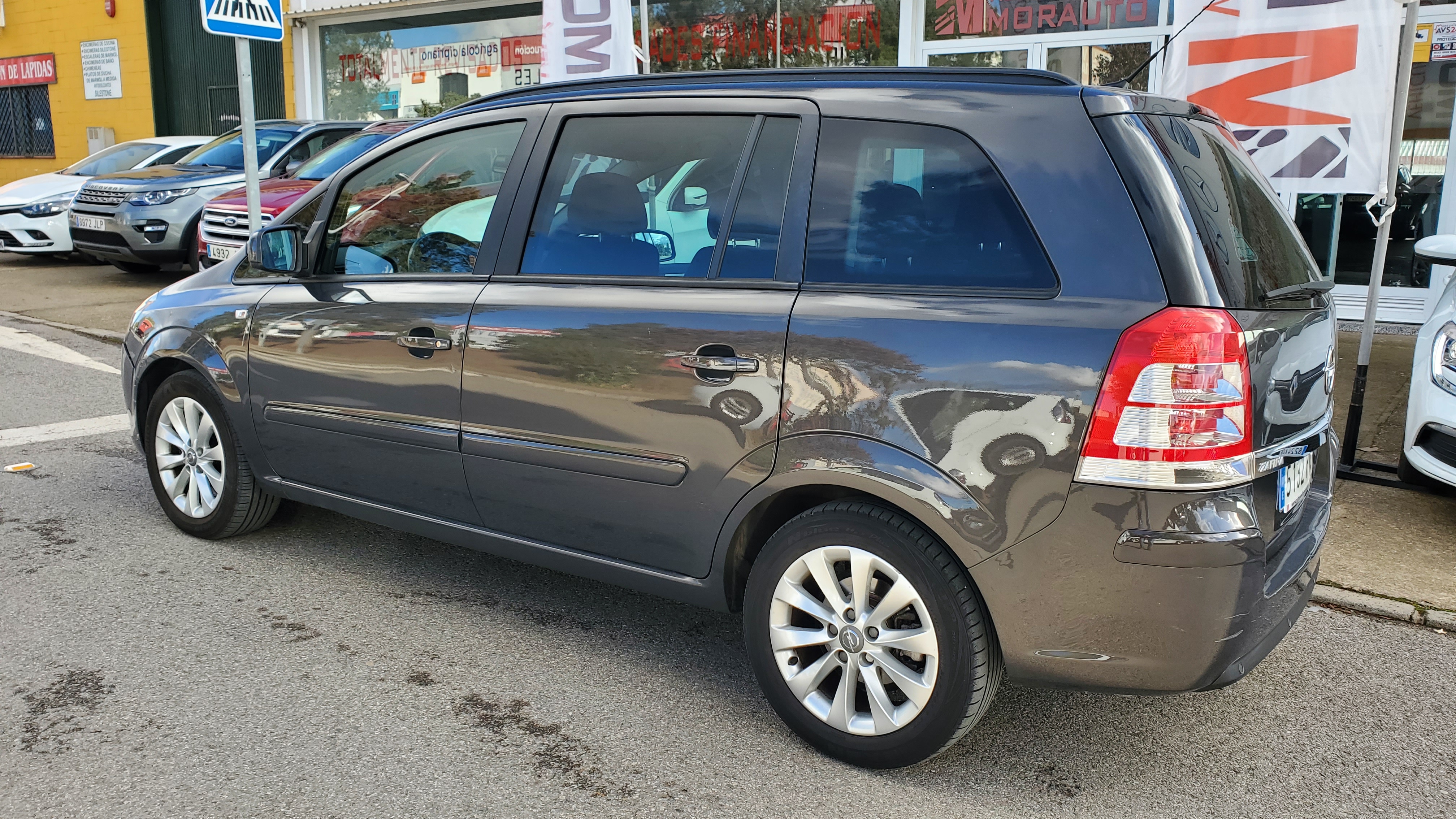 OPEL Zafira 1.7 CDTi 110 CV Family: Catálogo de AUTOMOVILES MORAUTO SL OPEL Zafira 1.7 CDTi 110 CV Family: Catálogo de AUTOMOVILES MORAUTO SL
