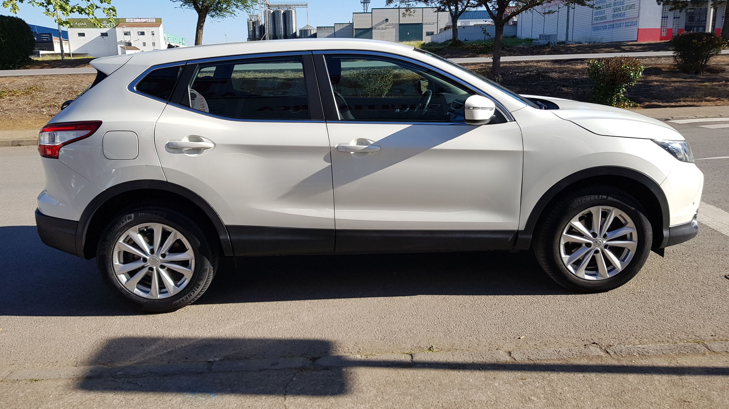 Nissan Qashqai 1.5 dci 110 cv: Catálogo de AUTOMOVILES MORAUTO SL Nissan Qashqai 1.5 dci 110 cv: Catálogo de AUTOMOVILES MORAUTO SL