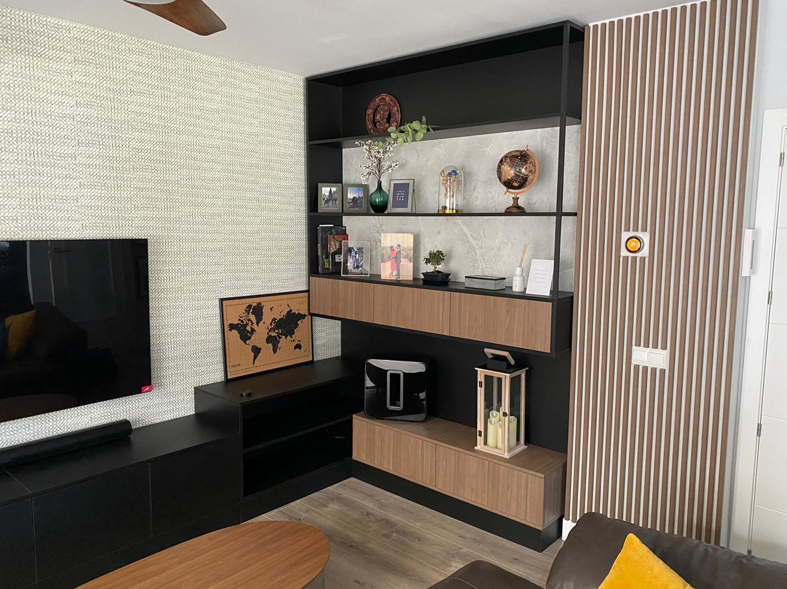 TRABAJO A MEDIDA MUEBLE DE SALÓN EN MELAMINA EN TRES COLORES TRABAJO A MEDIDA MUEBLE DE SALÓN EN MELAMINA EN TRES COLORES