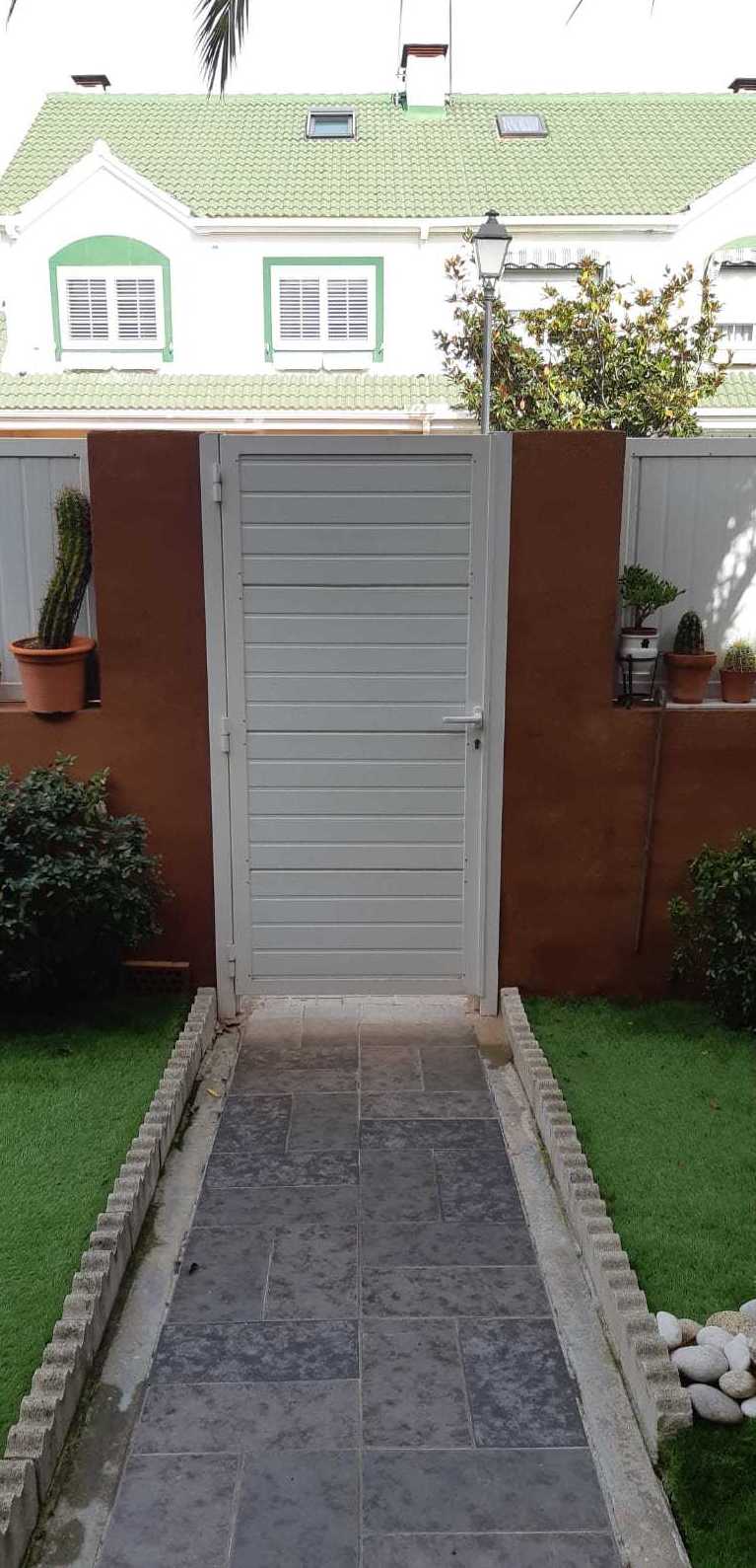 Puerta exterior Puerta exterior