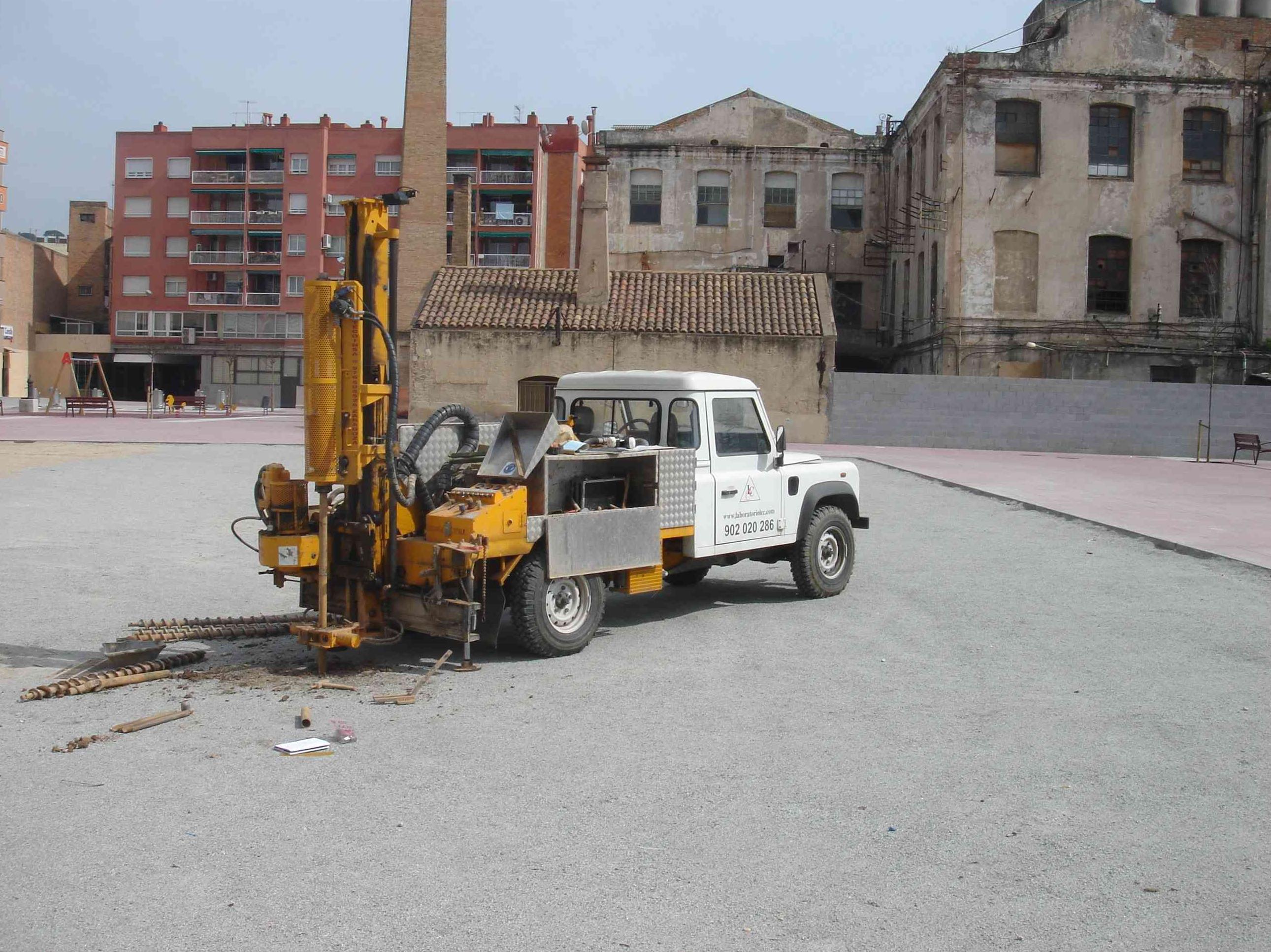 Asistencia Técnica a la redacción del Estudio Geotécnico para el "Proyecto de nueva construcción de unos equipamientos municipales con células fotovoltaicas". TM Molins de Rei (Barcelona). EG305-2010. Asistencia Técnica a la redacción del Estudio Geotécnico para el "Proyecto de nueva construcción de unos equipamientos municipales con células fotovoltaicas". TM Molins de Rei (Barcelona). EG305-2010.