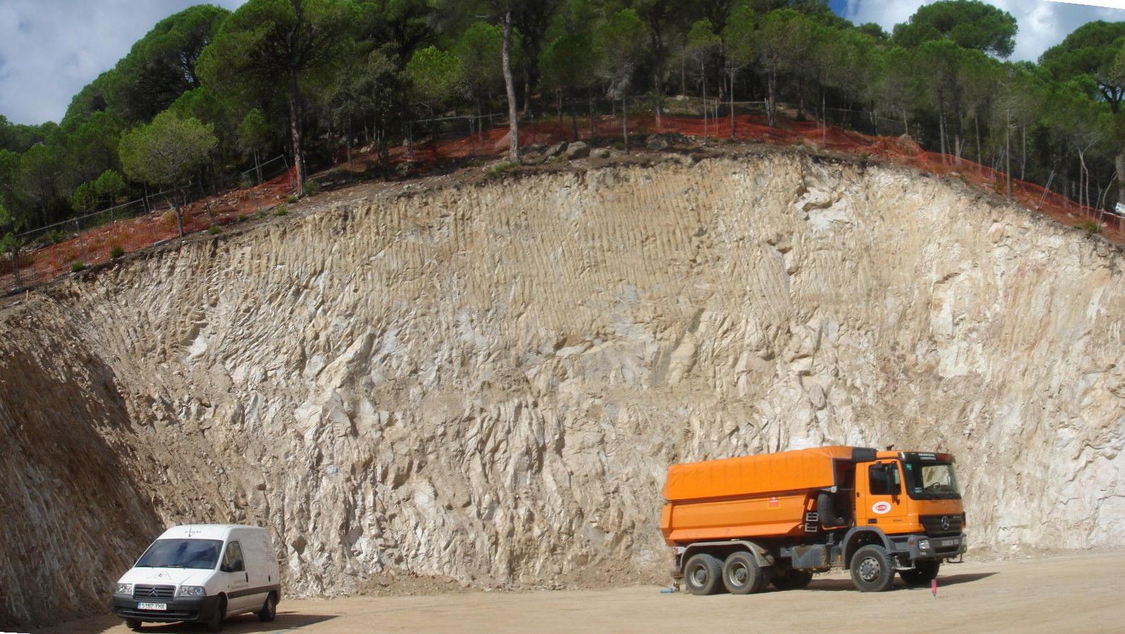 Estudio de estabilidad de taludes para el "Proyecto ejecutivo de construcción de un depçosito de abastecimiento general de agua potable en el Camino de Cabrils a Cabrera de Mar s/n. TM Cabrera de Mar. (Barcelona). REf. EG Estudio de estabilidad de taludes para el "Proyecto ejecutivo de construcción de un depçosito de abastecimiento general de agua potable en el Camino de Cabrils a Cabrera de Mar s/n. TM Cabrera de Mar. (Barcelona). REf. EG
