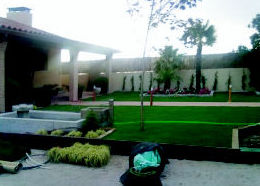 DISEÑO, FUENTE , PALTERES Y CESPED ARTIFICIAL  Robledo de Chavela - Madrid http://www.hermanosmanzanojardines.es/es/