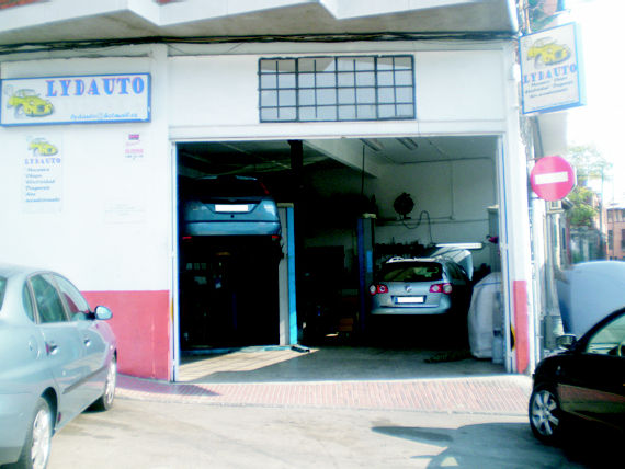 Foto 1 de Talleres de automóviles en Colmenar Viejo | Automotor Lydauto