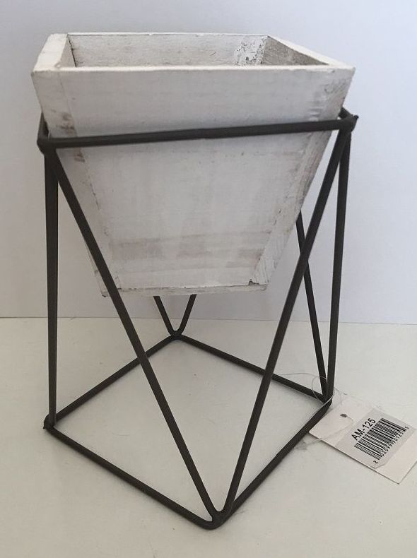 ESTRUCTURA DE METAL BASE CUADRADA+CUBILETE BL 18,5CM REF: AM-125 PRECIO: 4,35€ ESTRUCTURA DE METAL BASE CUADRADA+CUBILETE BL 18,5CM REF: AM-125 PRECIO: 4,35€