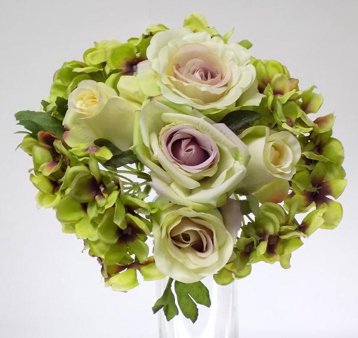 Bouquet de capullos rosas y hortensias. REF.: 40003 COLOR: Verde PRECIO: 4,95 € Bouquet de capullos rosas y hortensias. REF.: 40003 COLOR: Verde PRECIO: 4,95 €
