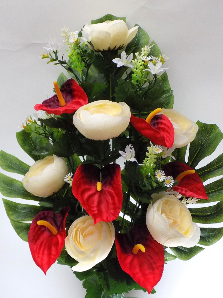 RAMO ENCARADO DE RANUNCULO Y ANTHURIUM (60CM)/ CREMA REF: 40146BLA PRECIO: 7,75€ RAMO ENCARADO DE RANUNCULO Y ANTHURIUM (60CM)/ CREMA REF: 40146BLA PRECIO: 7,75€