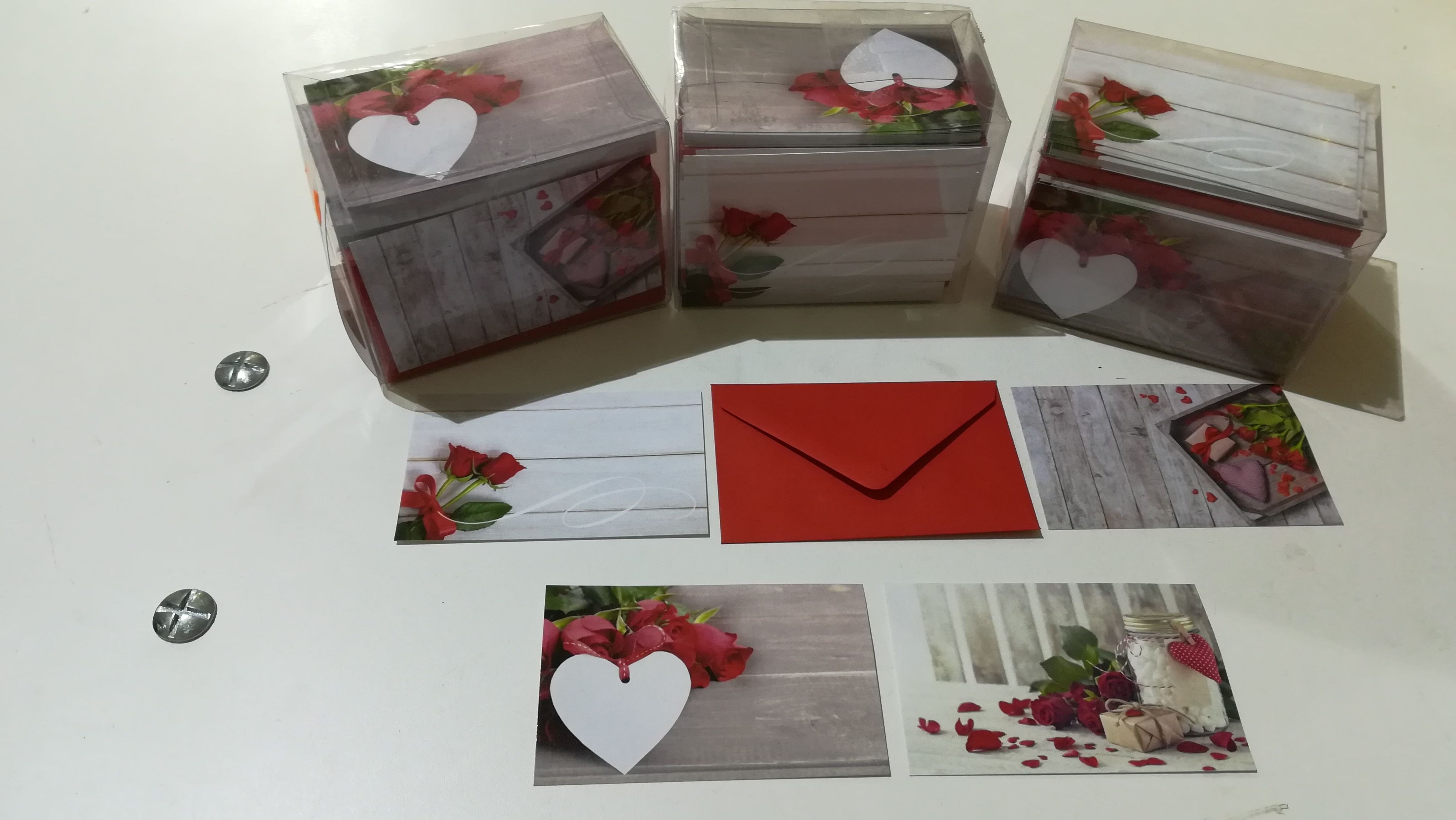 100 Tarjetas con sobre. 4 Modelos diferentes en cada caja. PRECIO: 12,00 € 100 Tarjetas con sobre. 4 Modelos diferentes en cada caja. PRECIO: 12,00 €