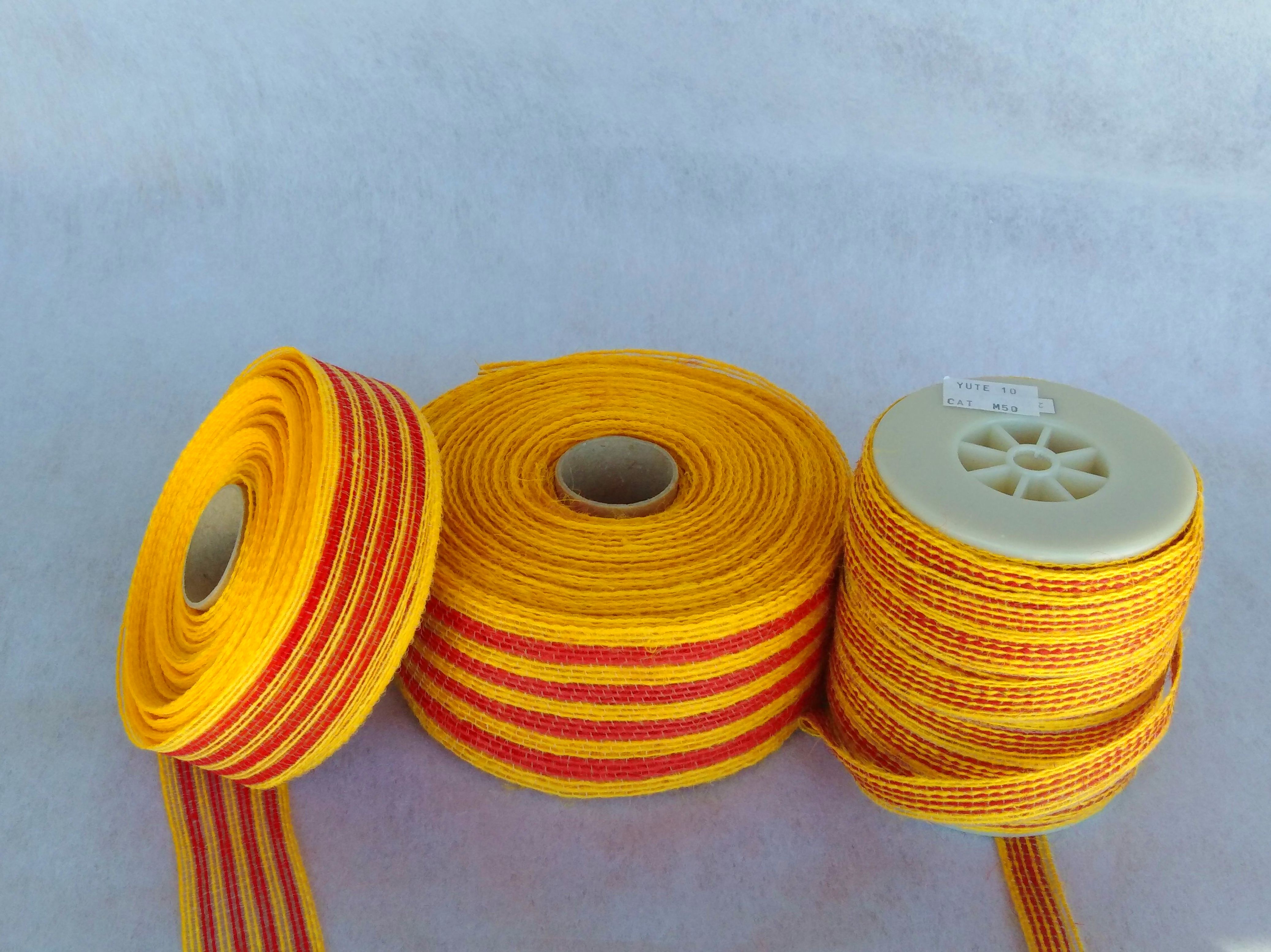 Cinta Yute: 10 mm. x 50 m. PRECIO:4,95 € - Yute 40 mm. x 20 m. PRECIO:5,75 € - Yute 65 mm. x 20 m. PRECIO:7,75 € Cinta Yute: 10 mm. x 50 m. PRECIO:4,95 € - Yute 40 mm. x 20 m. PRECIO:5,75 € - Yute 65 mm. x 20 m. PRECIO:7,75 €