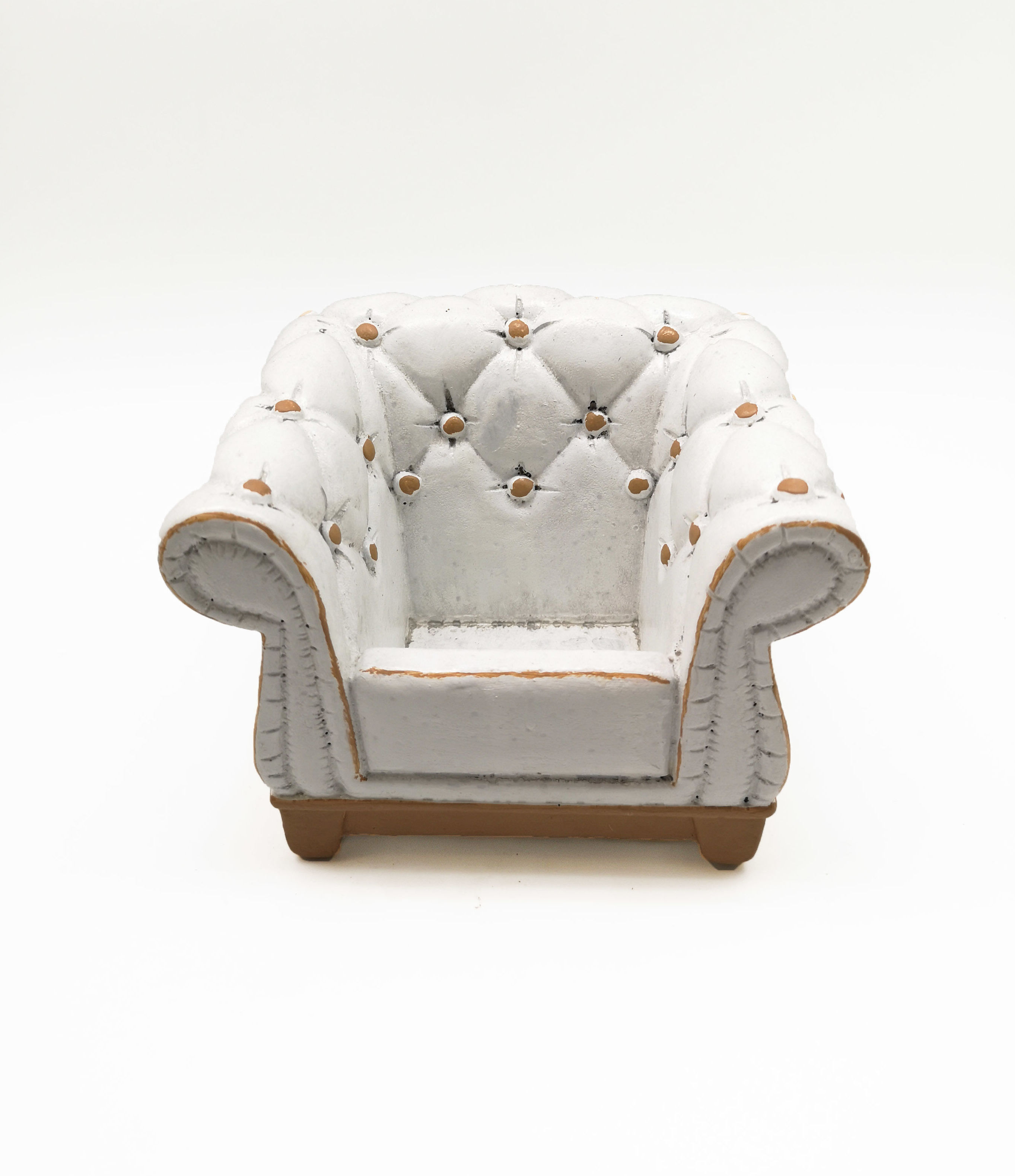 SILLON BLANCO CAPITONÉ (16,5X13,5 H12CM) REF: 89002 PRECIO: 5,05€ SILLON BLANCO CAPITONÉ (16,5X13,5 H12CM) REF: 89002 PRECIO: 5,05€