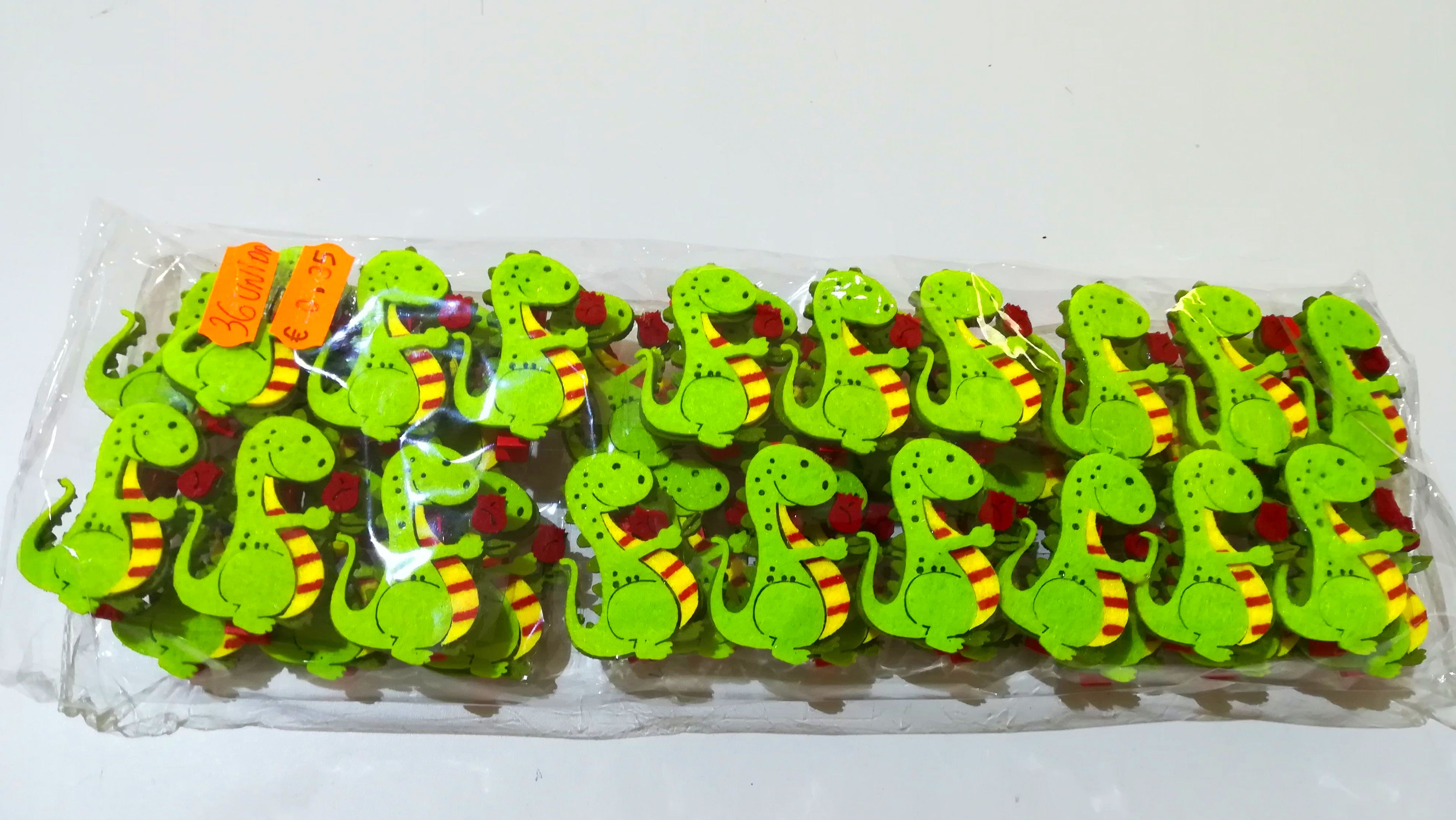 PQTE. (x 36 unid.) Pinzas Dragón PEQUEÑO PRECIO: 0,35 € c/unid. PQTE. (x 36 unid.) Pinzas Dragón PEQUEÑO PRECIO: 0,35 € c/unid.