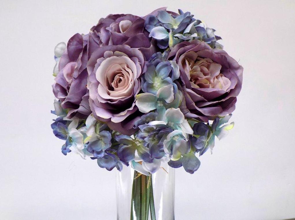 Bouquet de rosas y hortensias. REF.: 40002 COLOR: Azul PRECIO: 5,50 € Bouquet de rosas y hortensias. REF.: 40002 COLOR: Azul PRECIO: 5,50 €