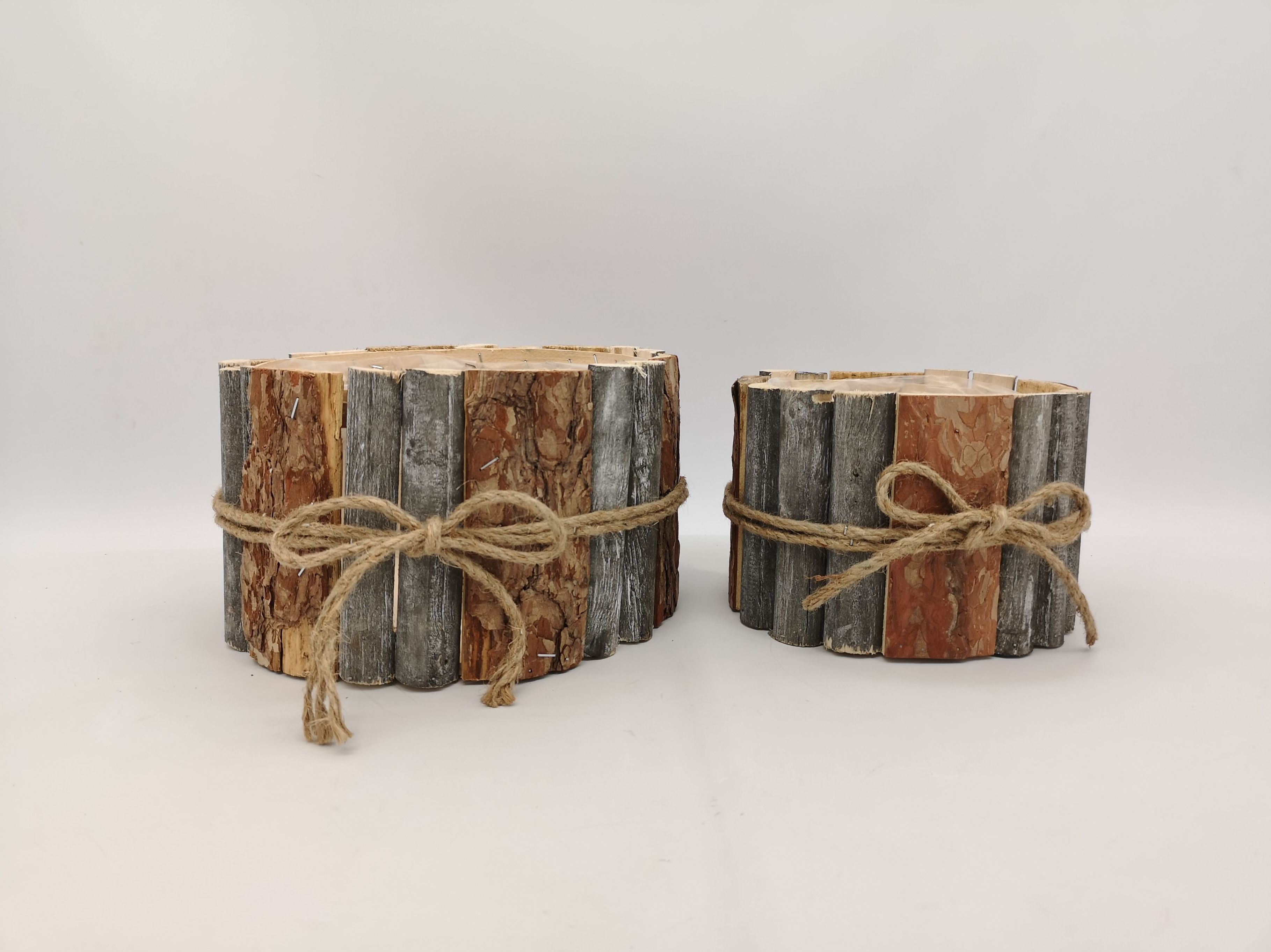 SETx2 CENTROS DE LISTONES DE MADERA C/LAZO DE YUTE (P D20 H14-G D25 H16CM) REF: D0171.30 PRECIO: 8,70€ SETx2 CENTROS DE LISTONES DE MADERA C/LAZO DE YUTE (P D20 H14-G D25 H16CM) REF: D0171.30 PRECIO: 8,70€
