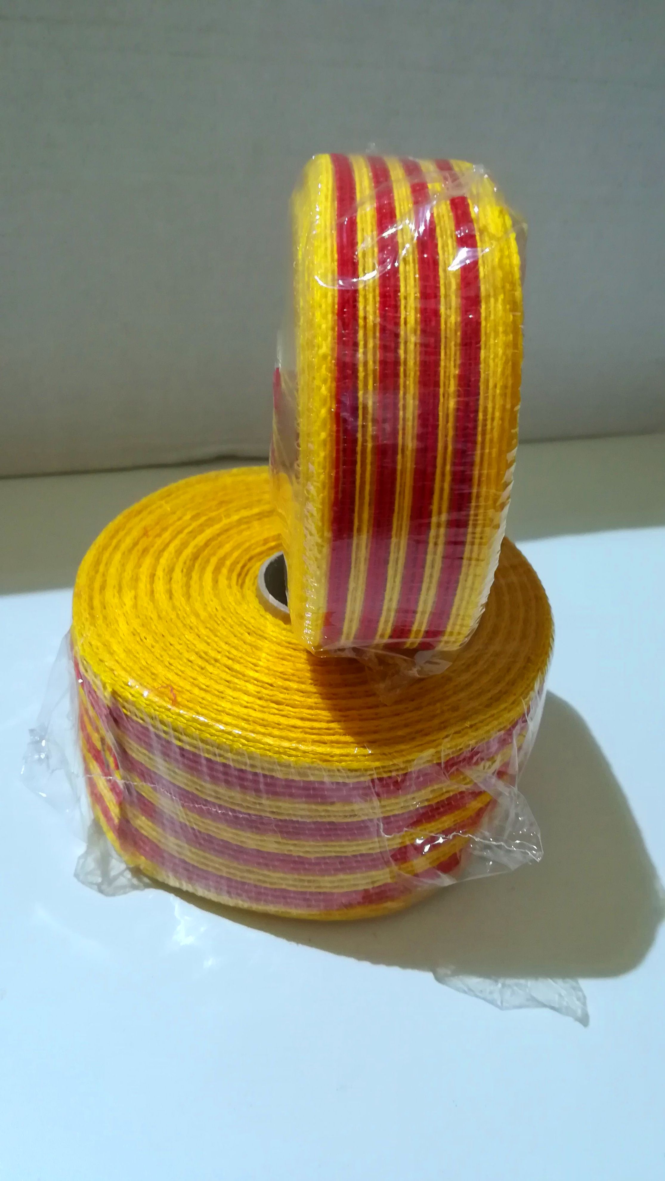 Cinta Catalana de YUTE (20 m.) de 4 cm.ancho PRECIO: 5,75 € / 6,5 cm.ancho PRECIO: 7,75 € Cinta Catalana de YUTE (20 m.) de 4 cm.ancho PRECIO: 5,75 € / 6,5 cm.ancho PRECIO: 7,75 €