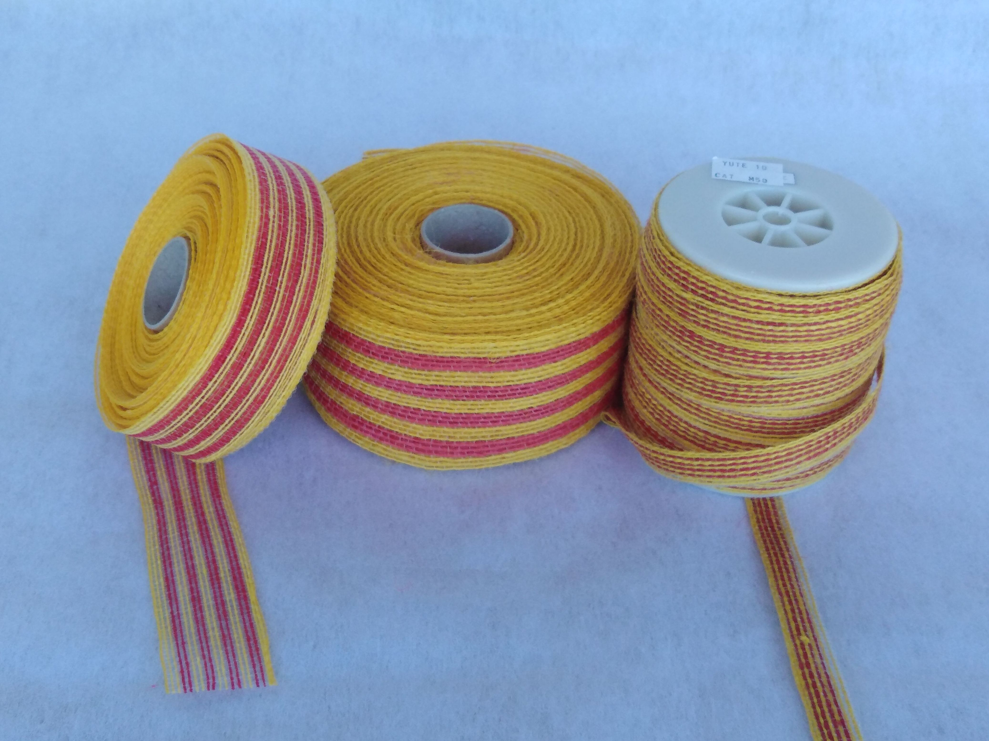 Cinta Catalana de YUTE: 4 cm. PRECIO: 5,75 € - 6,5 cm. PRECIO: 7,75 € + 1 cm. PRECIO:4,95 € Cinta Catalana de YUTE: 4 cm. PRECIO: 5,75 € - 6,5 cm. PRECIO: 7,75 € + 1 cm. PRECIO:4,95 €