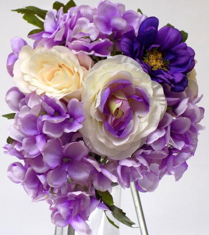 Bouquet de capullos rosas, hortensias y anémonas. REF.: 40003 COLOR: Lila PRECIO: 4,95 € Bouquet de capullos rosas, hortensias y anémonas. REF.: 40003 COLOR: Lila PRECIO: 4,95 €