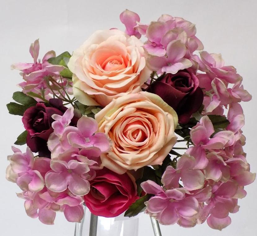 Bouquet de capullos rosas y hortensias. REF.: 40003 COLOR: Fuxia PRECIO: 4,95 € Bouquet de capullos rosas y hortensias. REF.: 40003 COLOR: Fuxia PRECIO: 4,95 €